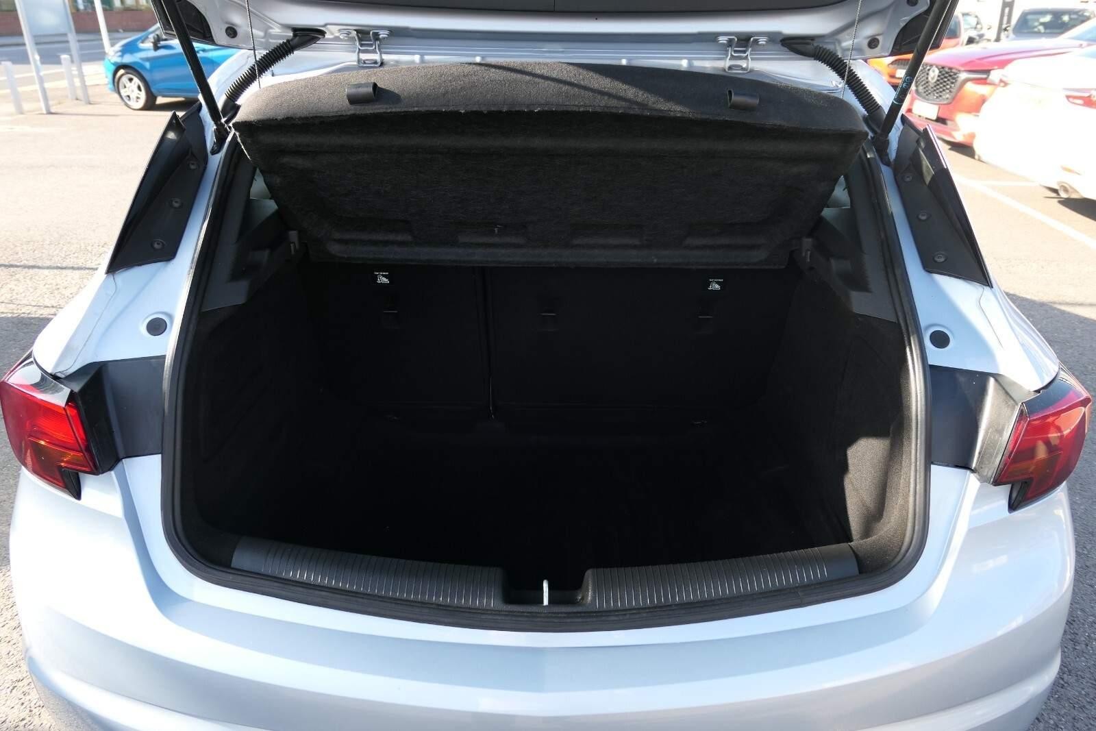 Vauxhall Astra 1.5 Turbo D Elite Nav Hatchback 5dr Diesel Manual Euro 6 (s/s) (122 ps) (GV69EYM) image 8
