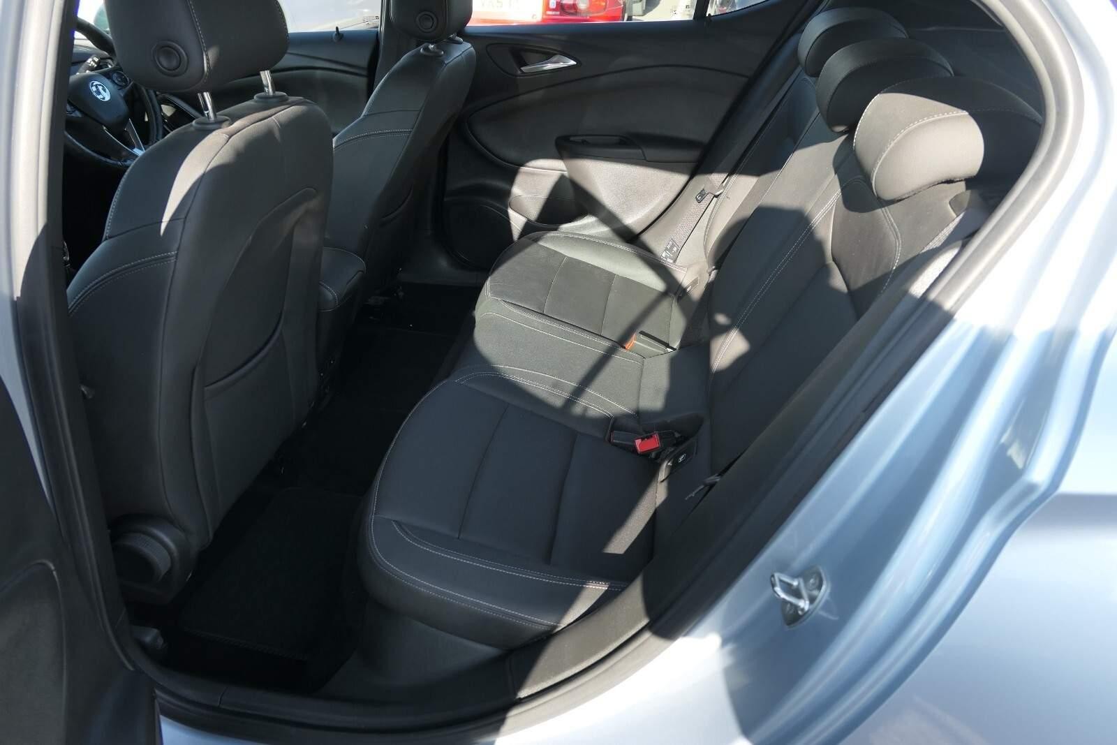 Vauxhall Astra 1.5 Turbo D Elite Nav Hatchback 5dr Diesel Manual Euro 6 (s/s) (122 ps) (GV69EYM) image 16