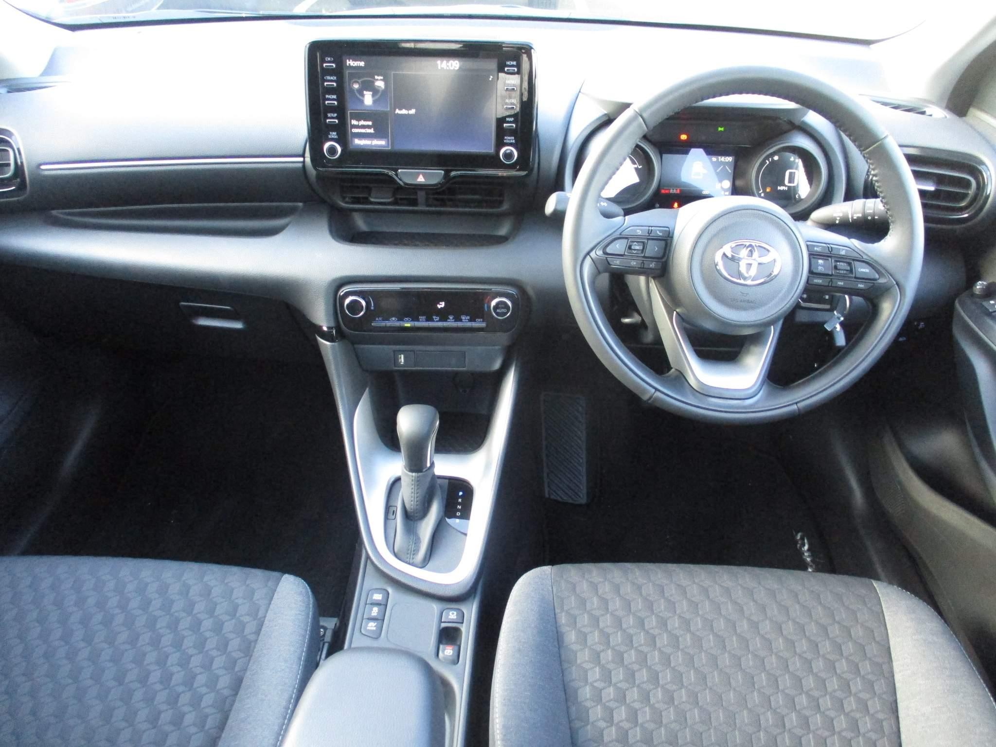 Toyota Yaris Image 17