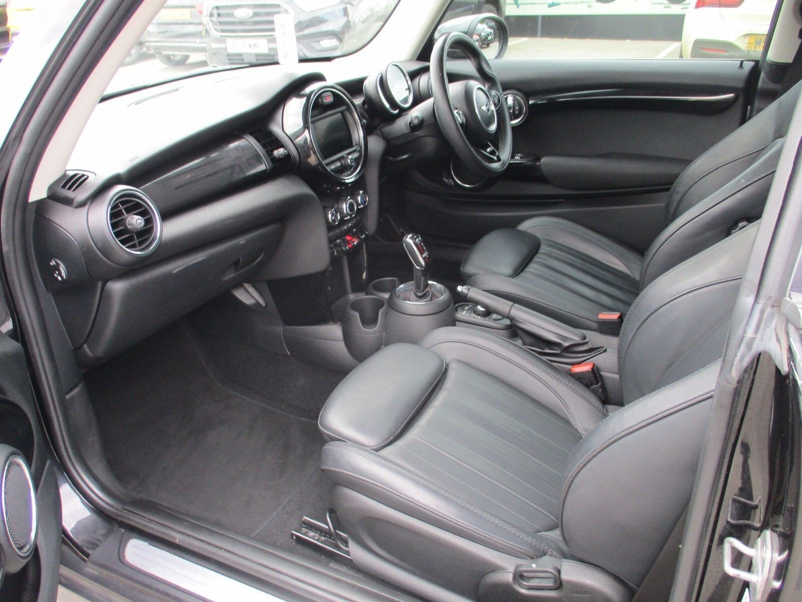 MINI Hatch 3-Door Hatch Cooper S Exclusive (YB69LJO) image 9