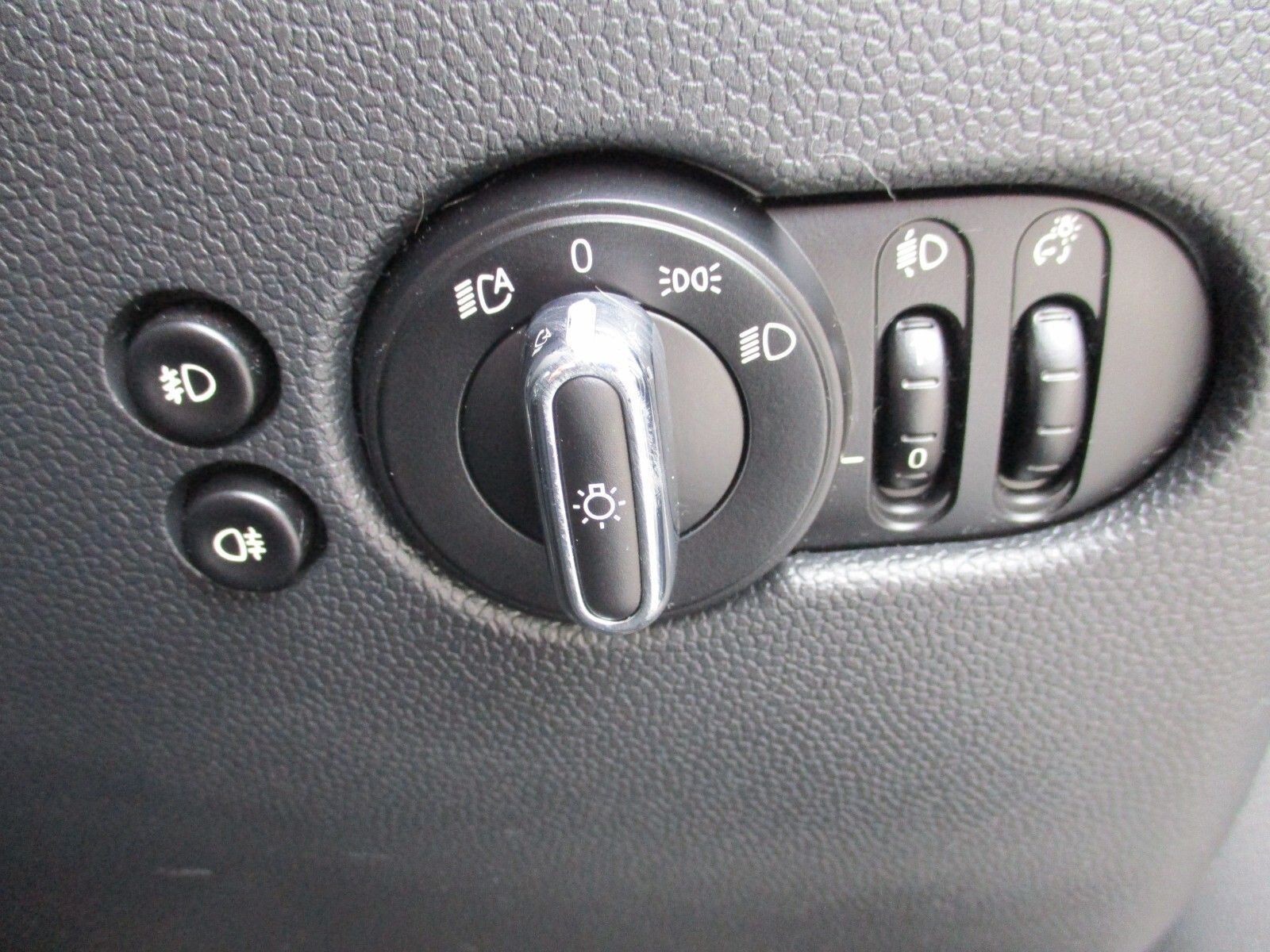 MINI Hatch 3-Door Hatch Cooper S Exclusive (YB69LJO) image 13