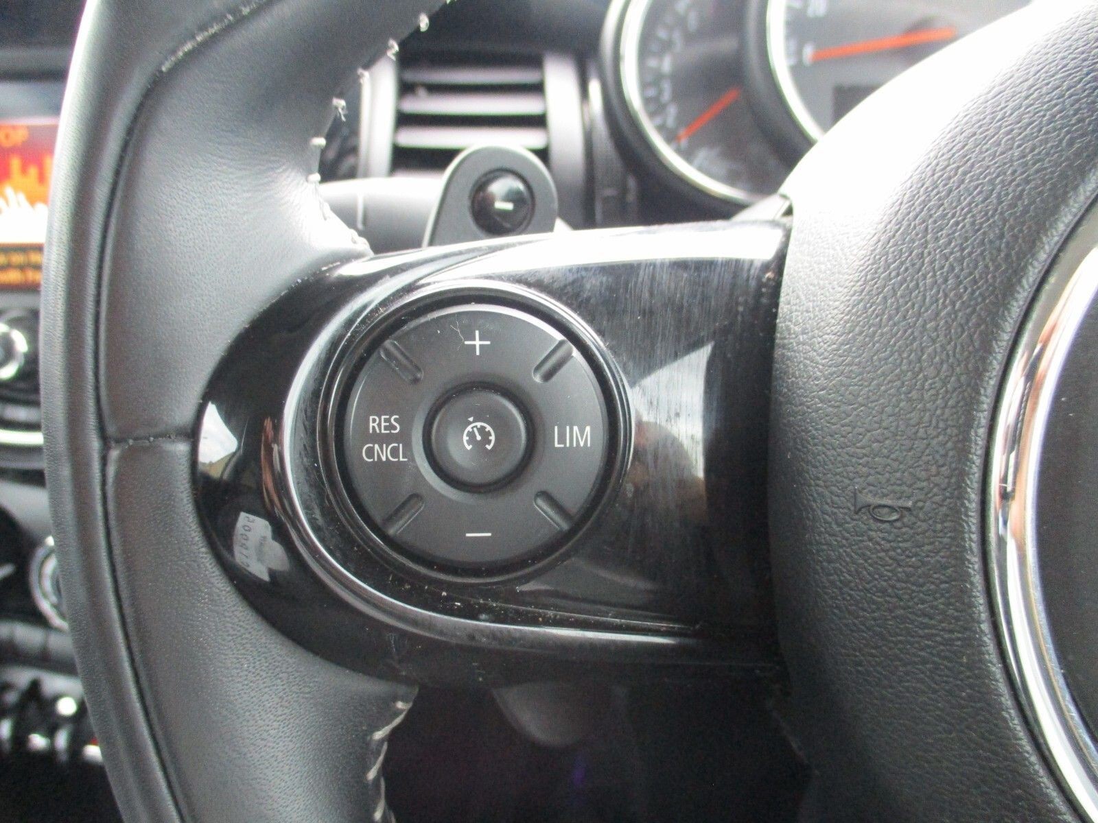MINI Hatch 3-Door Hatch Cooper S Exclusive (YB69LJO) image 15