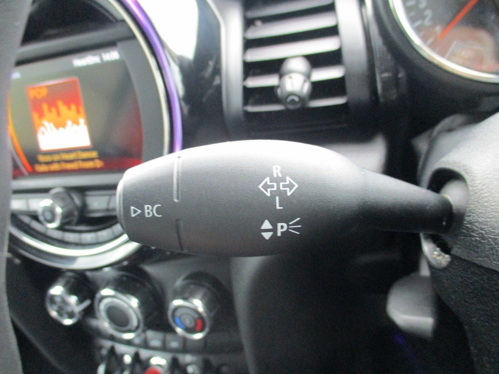MINI Hatch 3-Door Hatch Cooper S Exclusive (YB69LJO) image 17