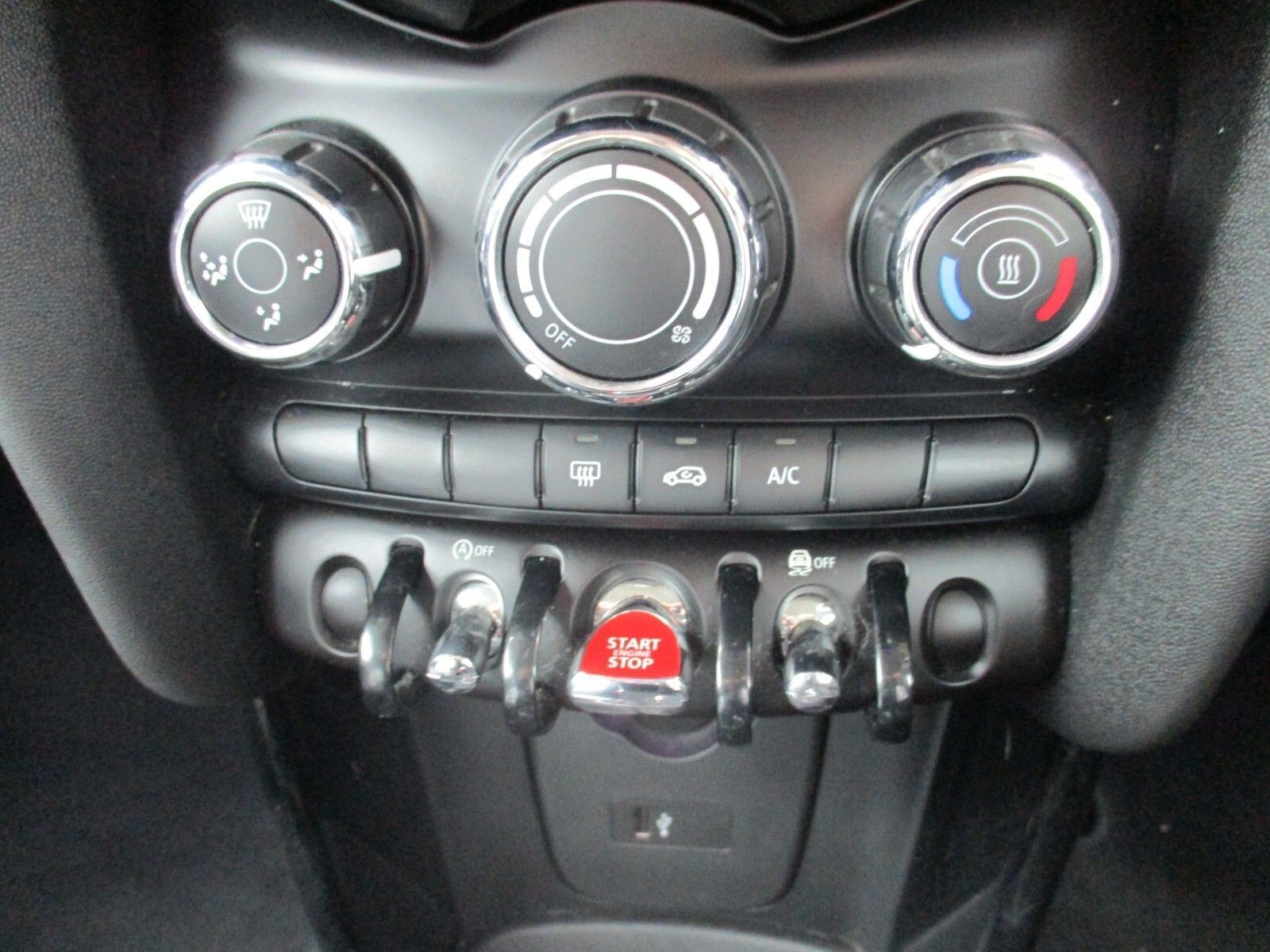 MINI Hatch 3-Door Hatch Cooper S Exclusive (YB69LJO) image 22