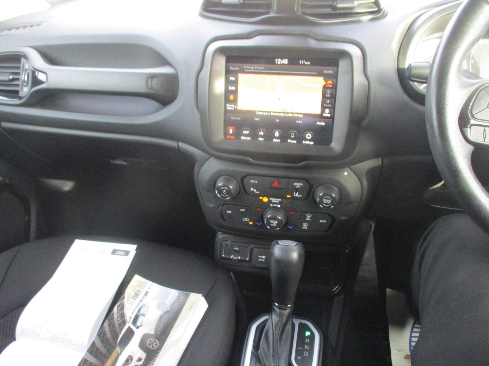 Jeep Renegade 1.3 T4 GSE Night Eagle II 5dr DDCT (OK70NYG) image 14
