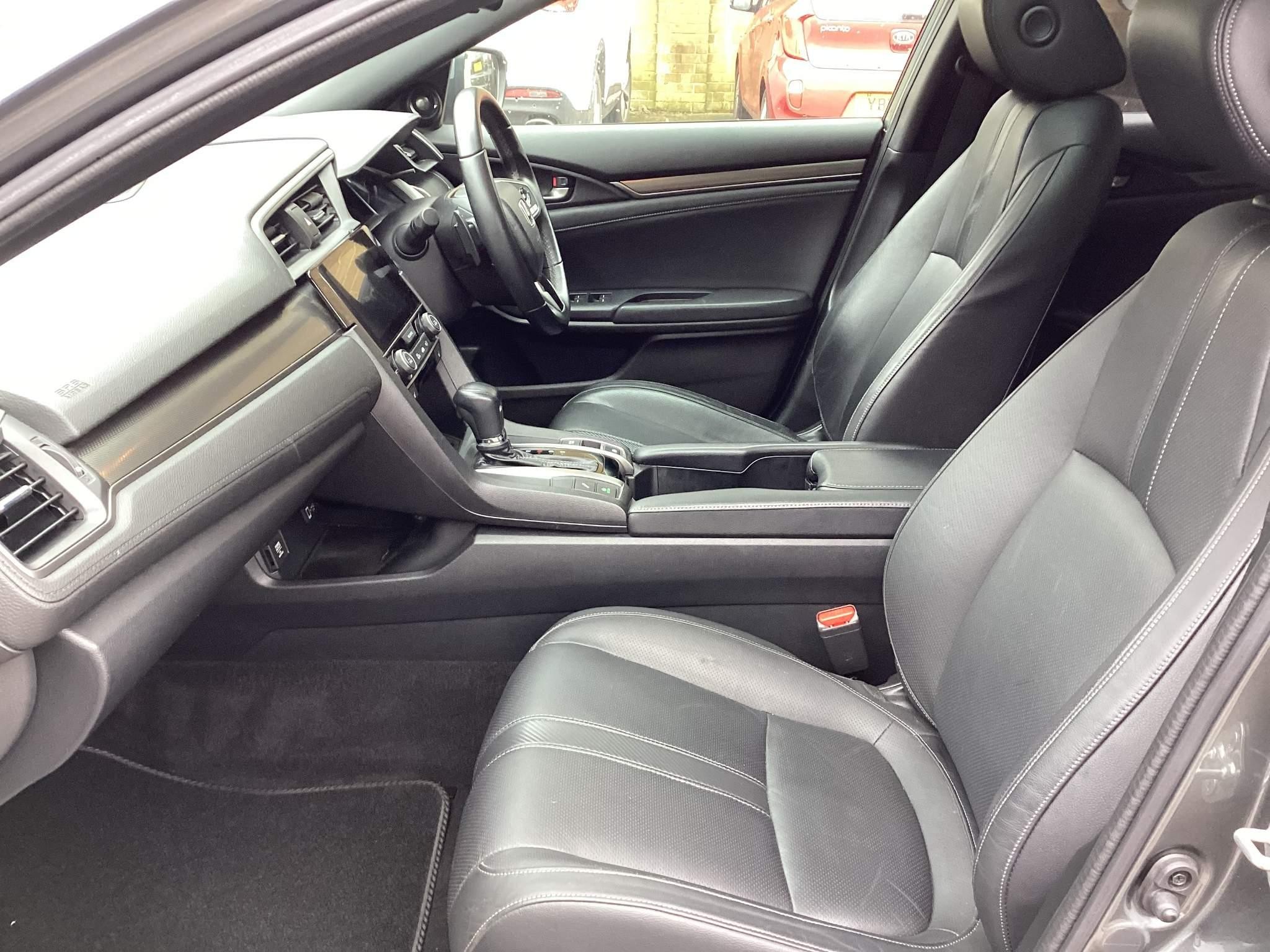 Honda Civic 1.5 VTEC Turbo Prestige 5dr CVT (BN68OES) image 12