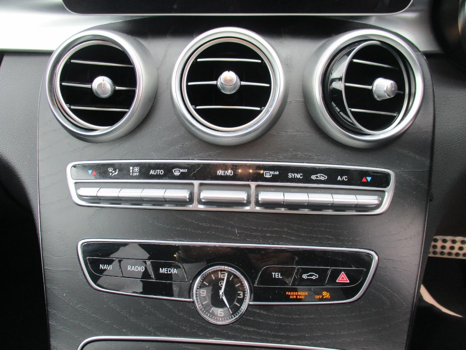 Mercedes-Benz C-Class C300d AMG Line Premium 4dr 9G-Tronic (KS69BKY) image 16