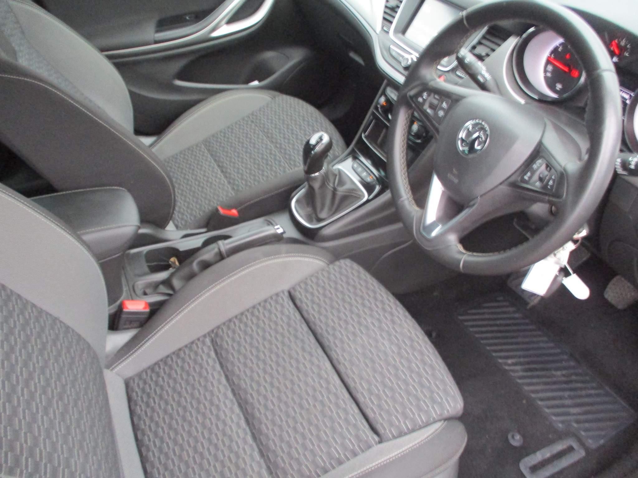 Vauxhall Astra 1.2 Turbo SRi VX Line Nav Hatchback 5dr Petrol Manual Euro 6 (s/s) (145 ps) (PE70HUY) image 9