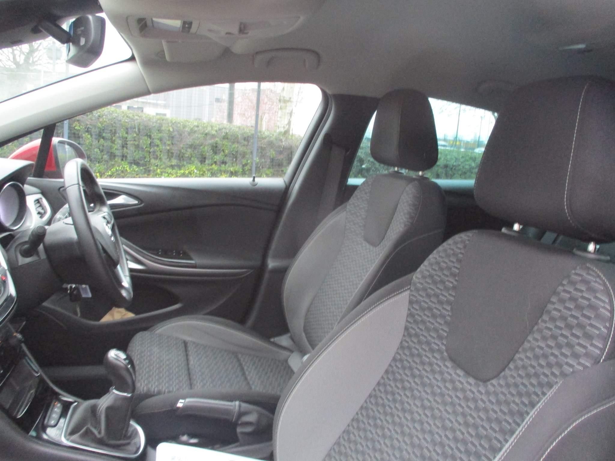 Vauxhall Astra 1.2 Turbo SRi VX Line Nav Hatchback 5dr Petrol Manual Euro 6 (s/s) (145 ps) (PE70HUY) image 18