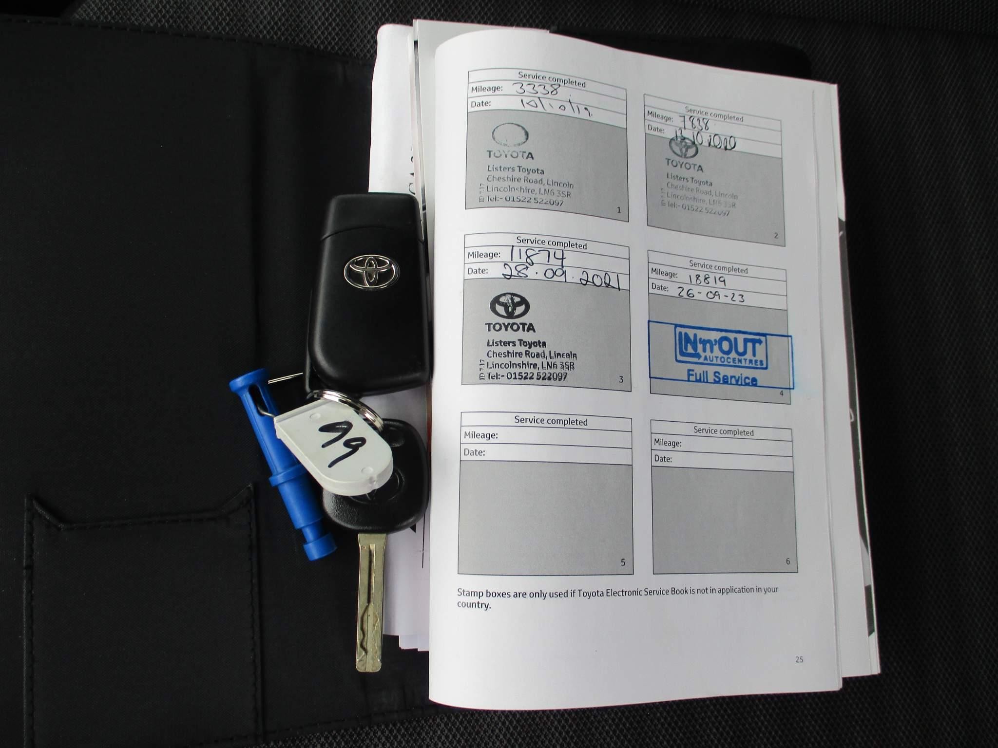 Toyota Aygo 1.0 VVT-i x-press Hatchback 5dr Petrol Manual Euro 6 (71 ps) (FY68VYR) image 10