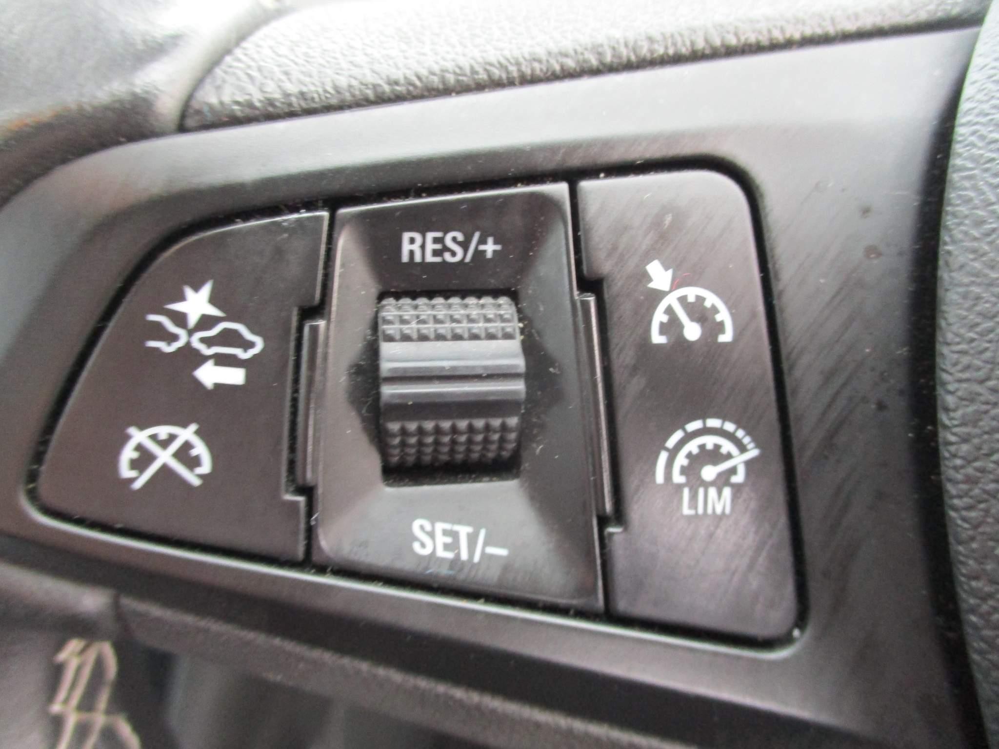 Vauxhall Astra 1.2 Turbo SRi VX Line Nav Hatchback 5dr Petrol Manual Euro 6 (s/s) (145 ps) (YM70AVR) image 11