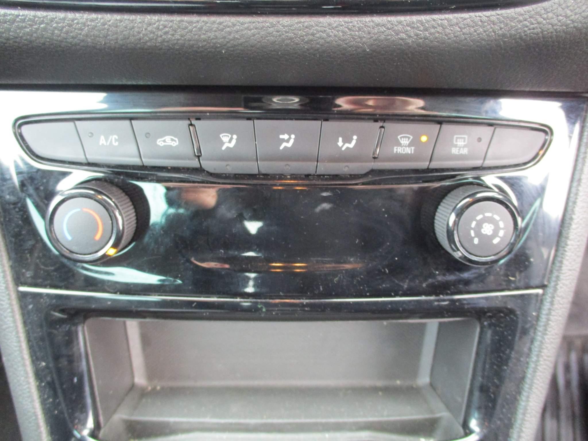 Vauxhall Astra 1.2 Turbo SRi VX Line Nav Hatchback 5dr Petrol Manual Euro 6 (s/s) (145 ps) (YM70AVR) image 14