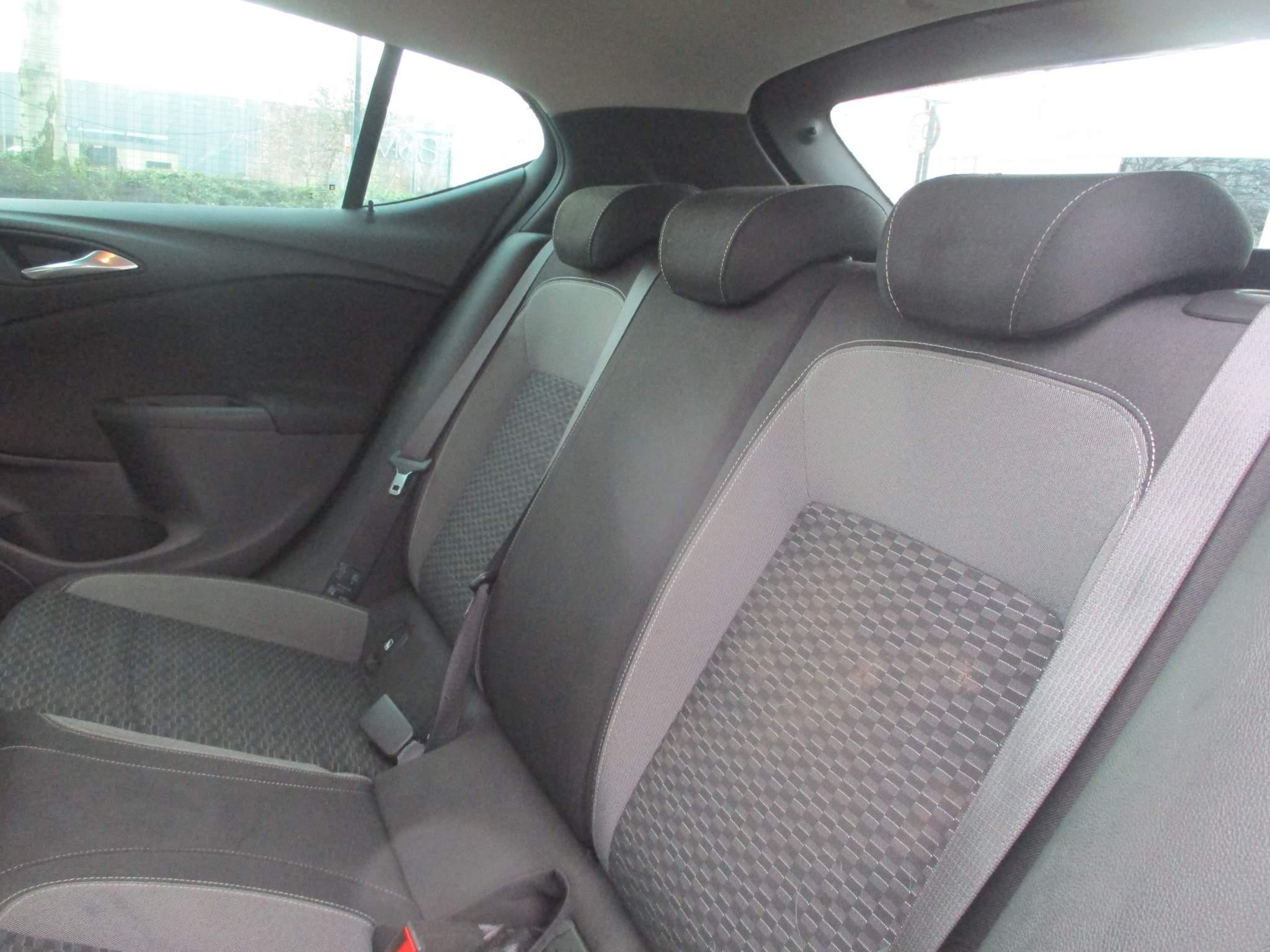 Vauxhall Astra 1.2 Turbo SRi VX Line Nav Hatchback 5dr Petrol Manual Euro 6 (s/s) (145 ps) (YM70AVR) image 17