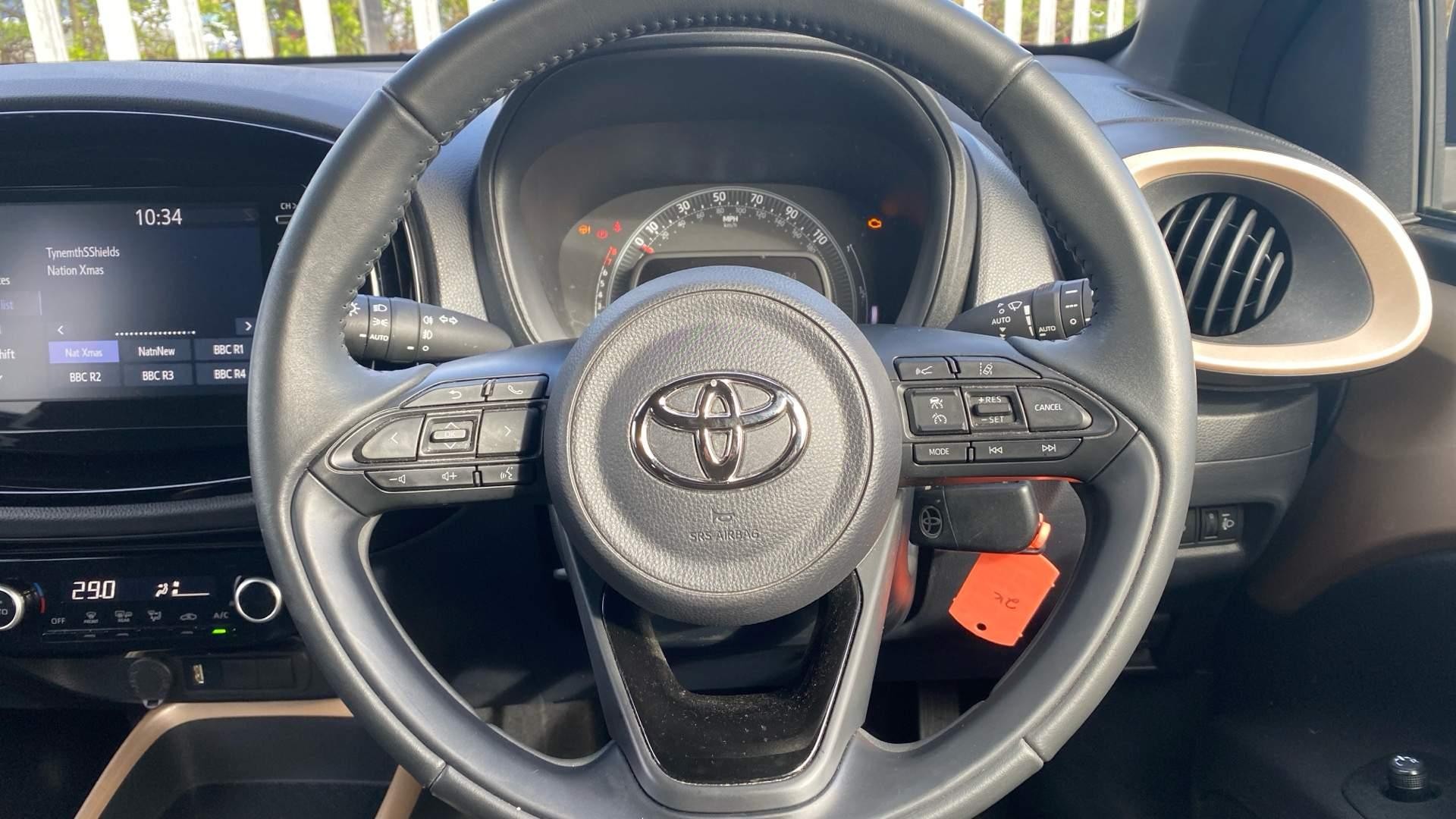 Toyota Aygo X 1.0 VVT-i Edge 5dr (YX72VAD) image 13