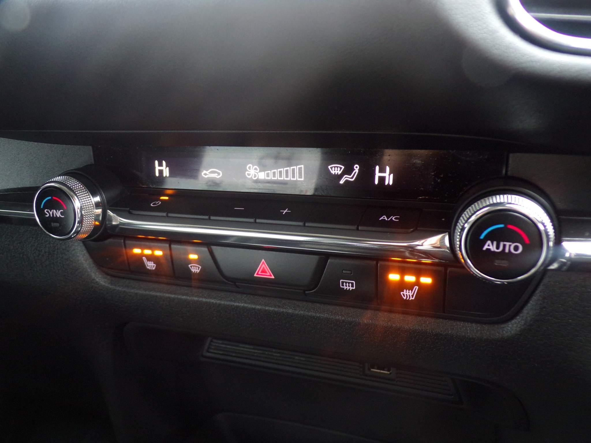 Mazda CX-30 2.0 e-SKYACTIV G MHEV Sport Lux SUV 5dr Petrol Manual Euro 6 (s/s) (122 ps) (LK21NBO) image 16