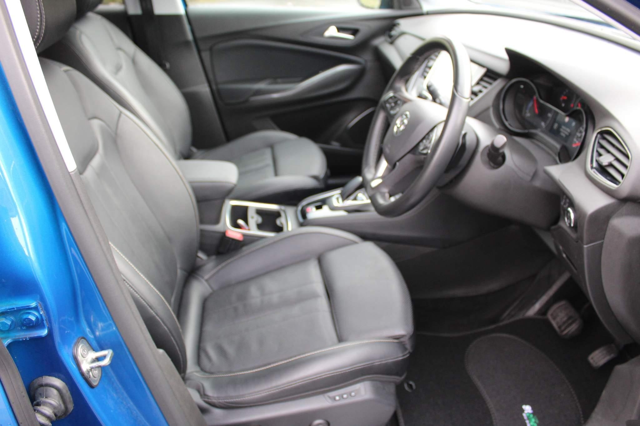 Vauxhall Grandland X 1.6 13.2kWh Business Edition Nav Premium SUV 5dr Petrol Plug-in Hybrid Auto 4WD Euro 6 (s/s) Hybrid4 (300 ps) (DL70JZJ) image 11