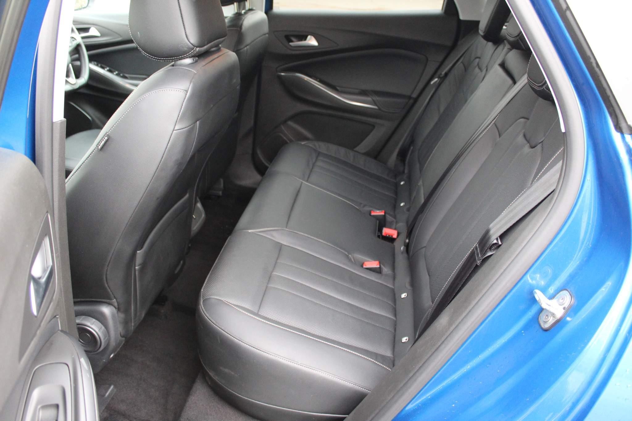 Vauxhall Grandland X 1.6 13.2kWh Business Edition Nav Premium SUV 5dr Petrol Plug-in Hybrid Auto 4WD Euro 6 (s/s) Hybrid4 (300 ps) (DL70JZJ) image 22