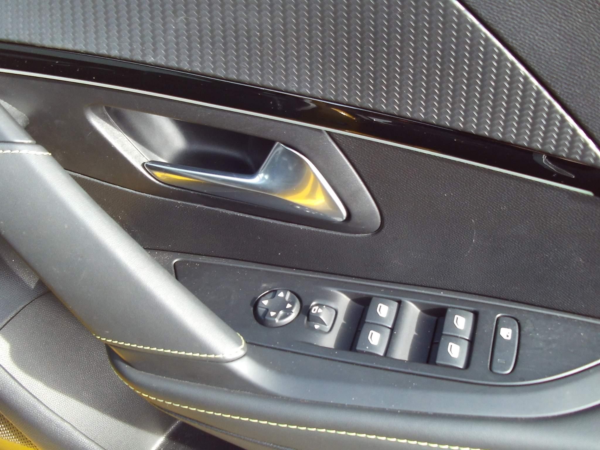 Peugeot 208 1.2 PureTech GT Hatchback 5dr Petrol EAT Euro 6 (s/s) (130 ps) (YE23LVK) image 12