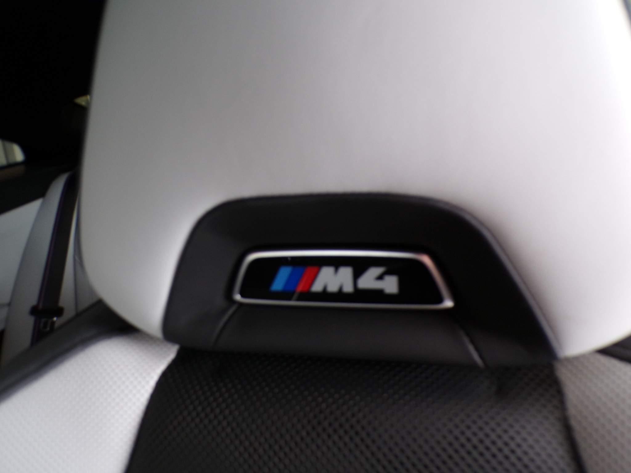 BMW M4 M4 Competition Coupe (YB21ZUM) image 28