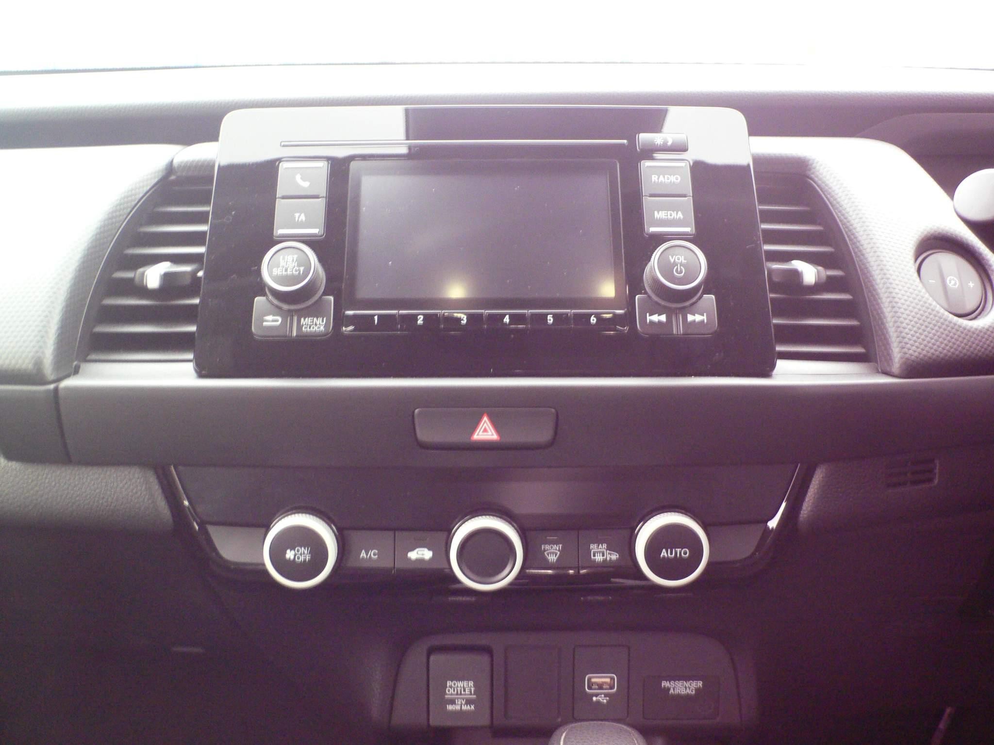 Honda Jazz 1.5 h i-MMD SE Hatchback 5dr Petrol Hybrid eCVT Euro 6 (s/s) (109 ps) (YO22PJJ) image 14