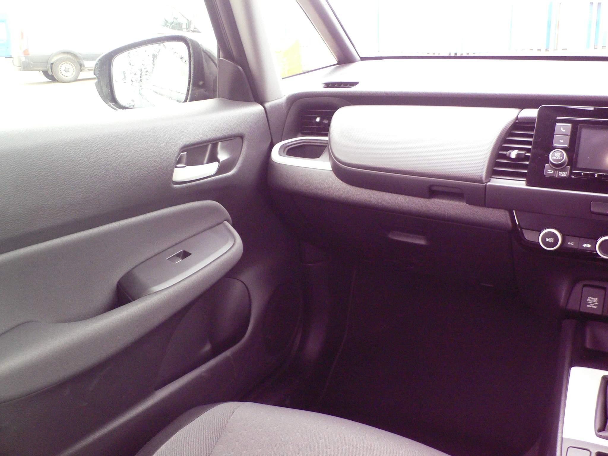 Honda Jazz 1.5 h i-MMD SE Hatchback 5dr Petrol Hybrid eCVT Euro 6 (s/s) (109 ps) (YO22PJJ) image 15