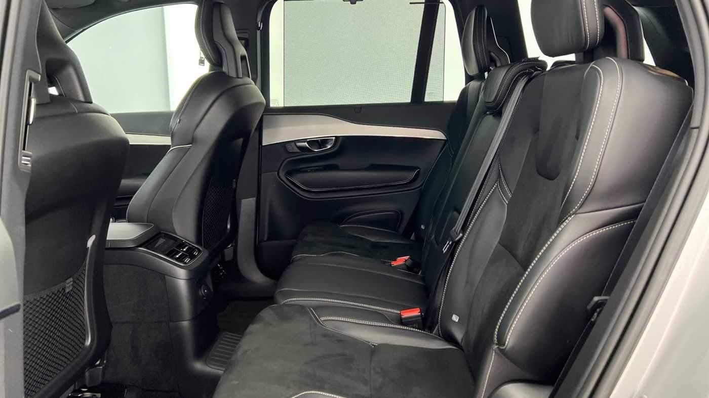 Volvo XC90 Recharge R-Design, T8 AWD plug-in hybrid, Seven individual seats (YY70ZBG) image 6