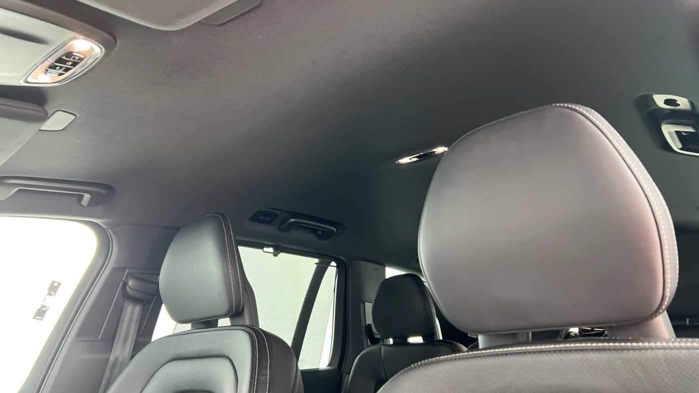 Volvo XC90 Recharge R-Design, T8 AWD plug-in hybrid, Seven individual seats (YY70ZBG) image 10