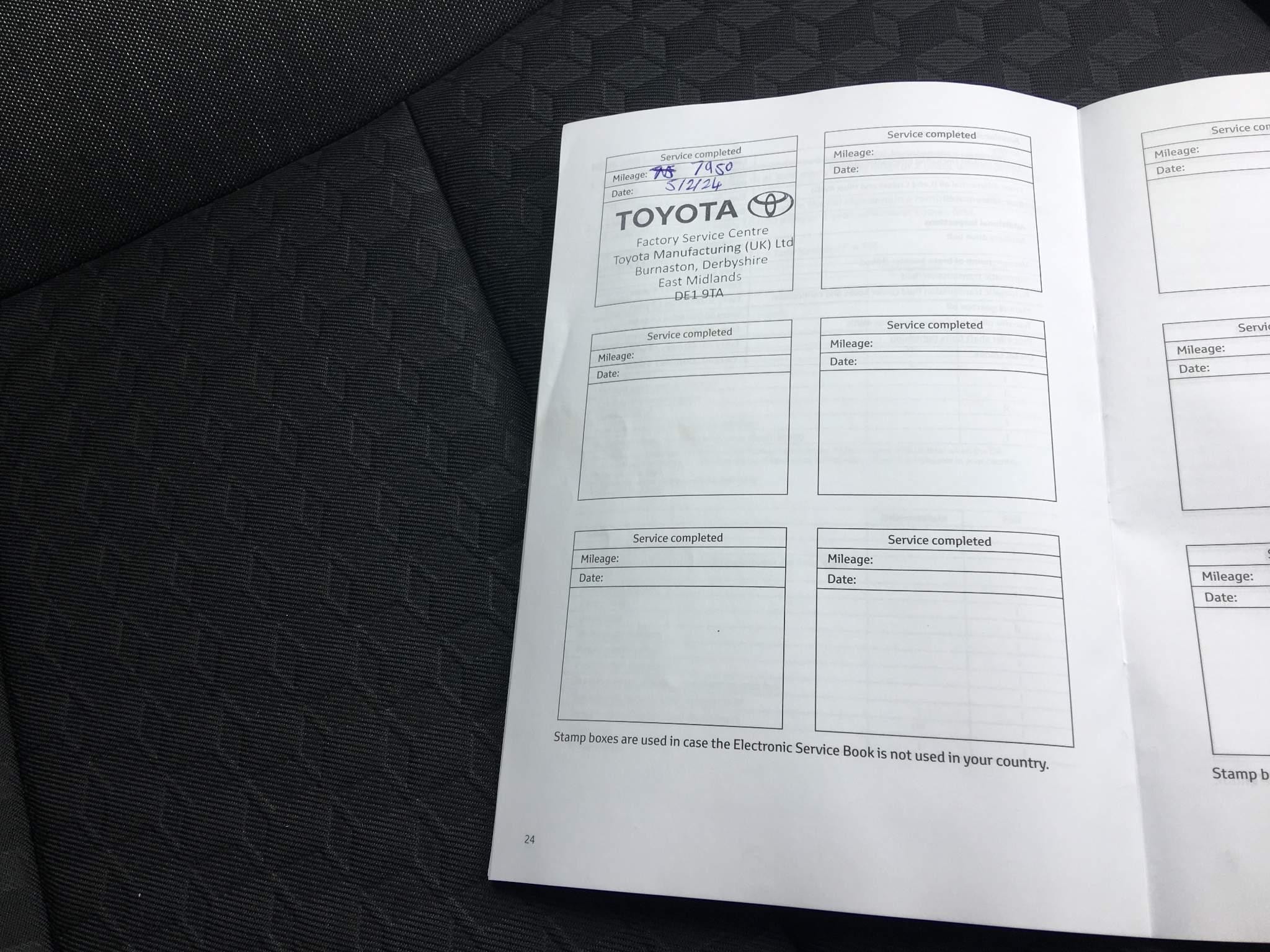 Toyota Yaris 1.5 Hybrid Design 5dr CVT (HK72OFX) image 21