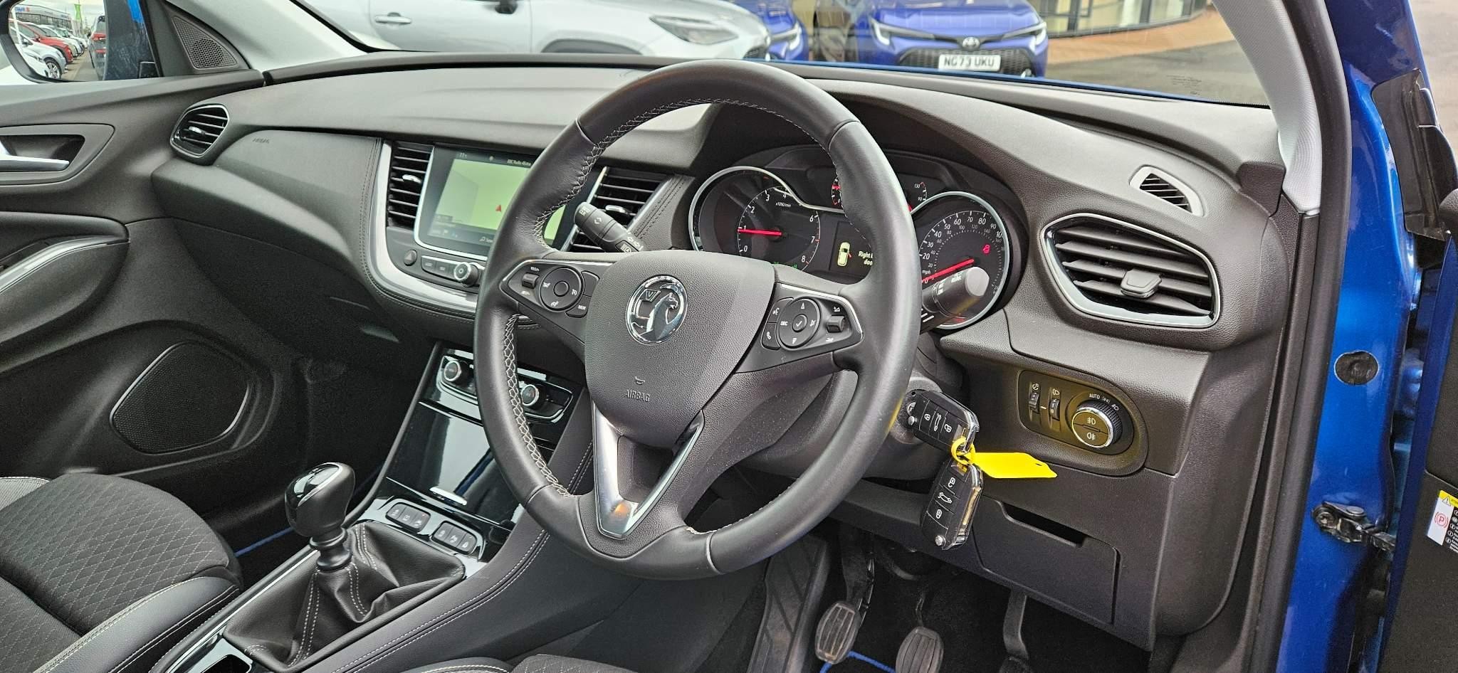 Vauxhall Grandland X 1.2 Turbo Business Edition Nav 5dr (YP70ATZ) image 10