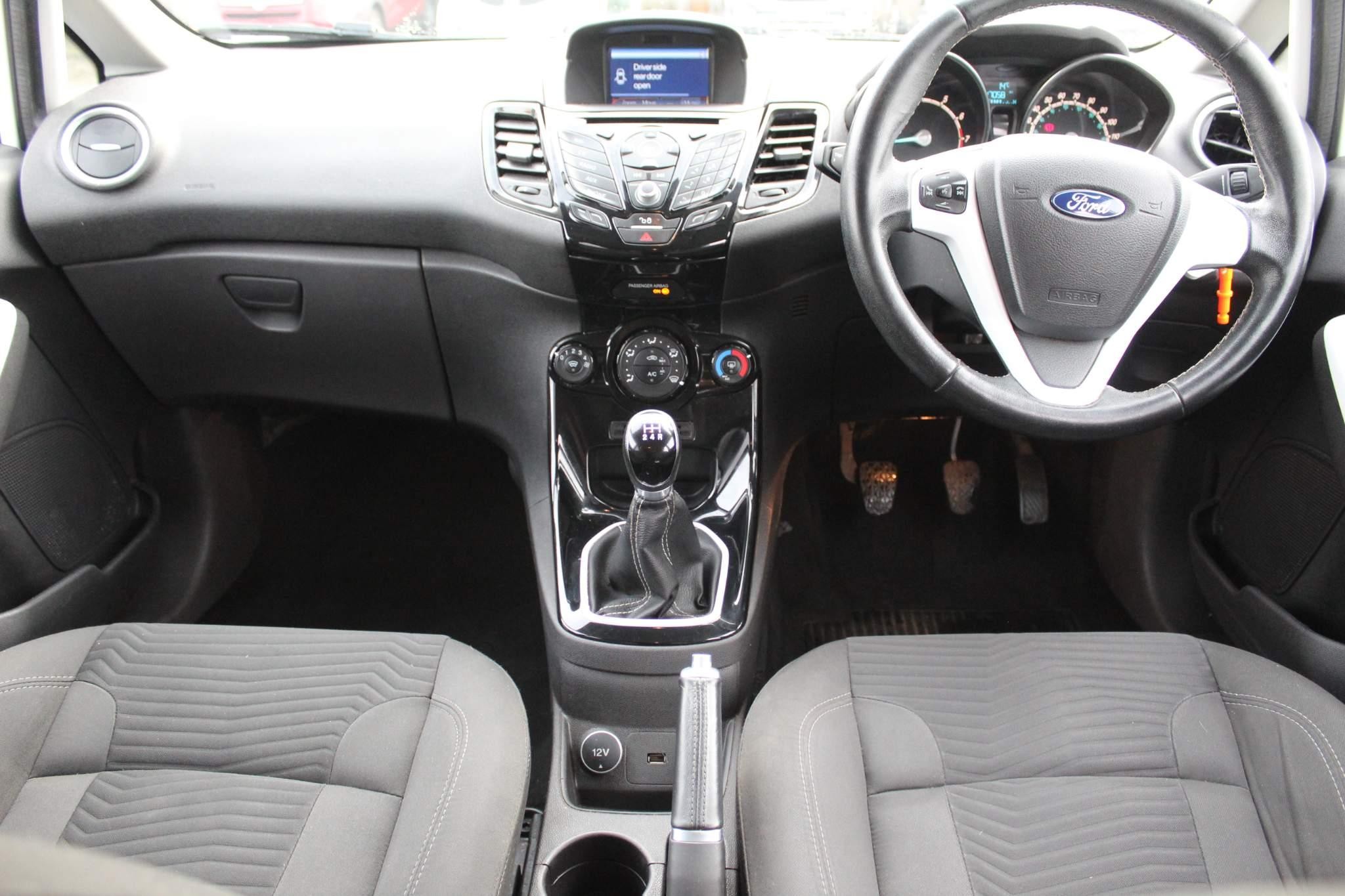 Ford Fiesta 1.25 Zetec White Edition Hatchback 5dr Petrol Manual Euro 6 (82 ps) (MA66EXU) image 11