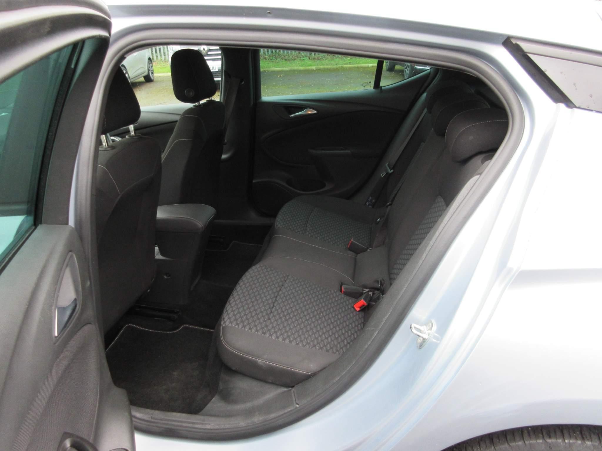 Vauxhall Astra 1.5 Turbo D Business Edition Nav Hatchback 5dr Diesel Manual Euro 6 (s/s) (122 ps) (NV21SVN) image 11