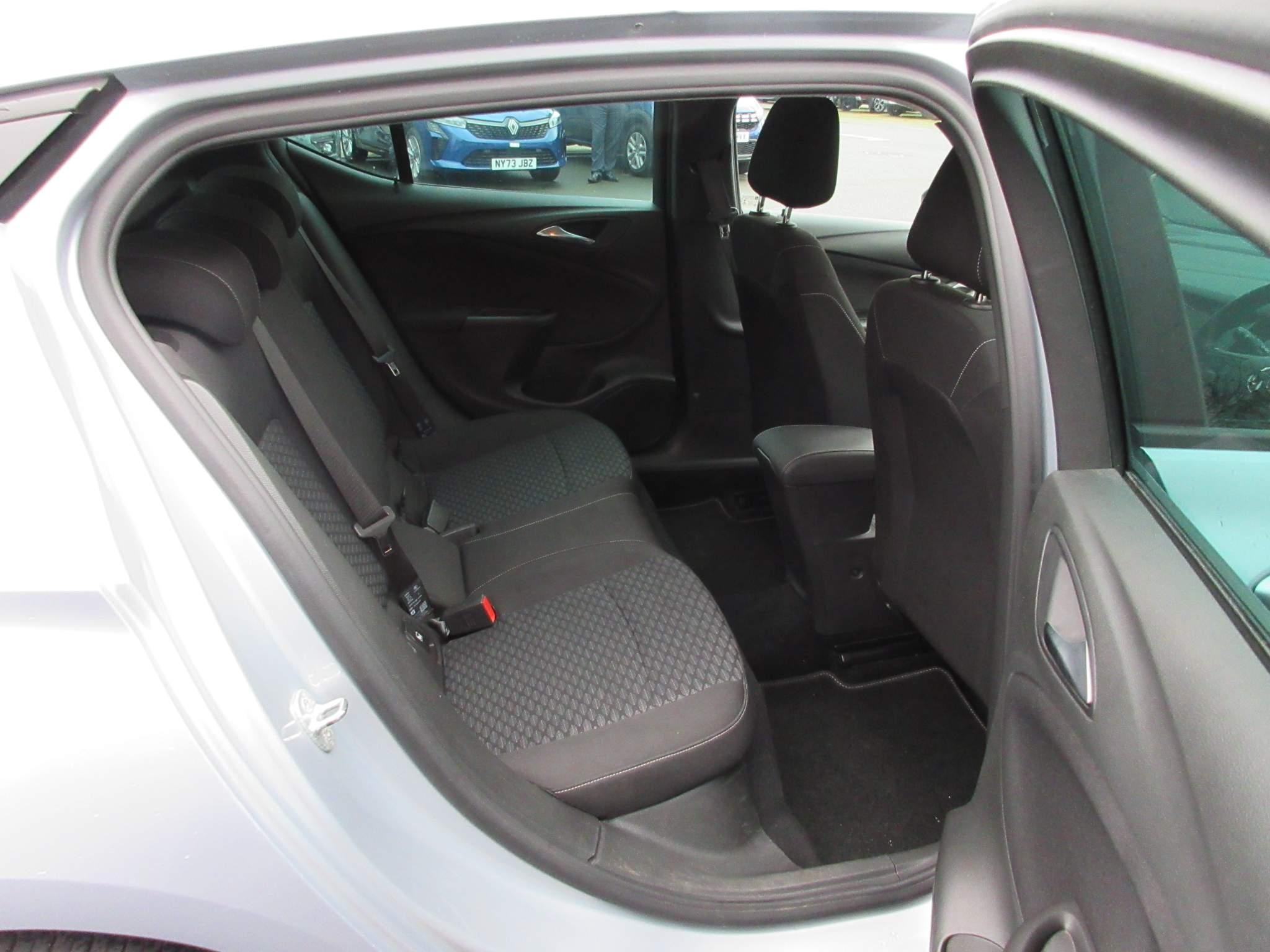 Vauxhall Astra 1.5 Turbo D Business Edition Nav Hatchback 5dr Diesel Manual Euro 6 (s/s) (122 ps) (NV21SVN) image 12