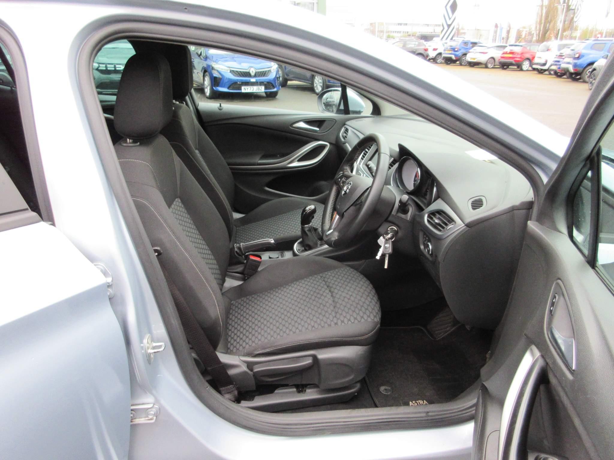 Vauxhall Astra 1.5 Turbo D Business Edition Nav Hatchback 5dr Diesel Manual Euro 6 (s/s) (122 ps) (NV21SVN) image 13