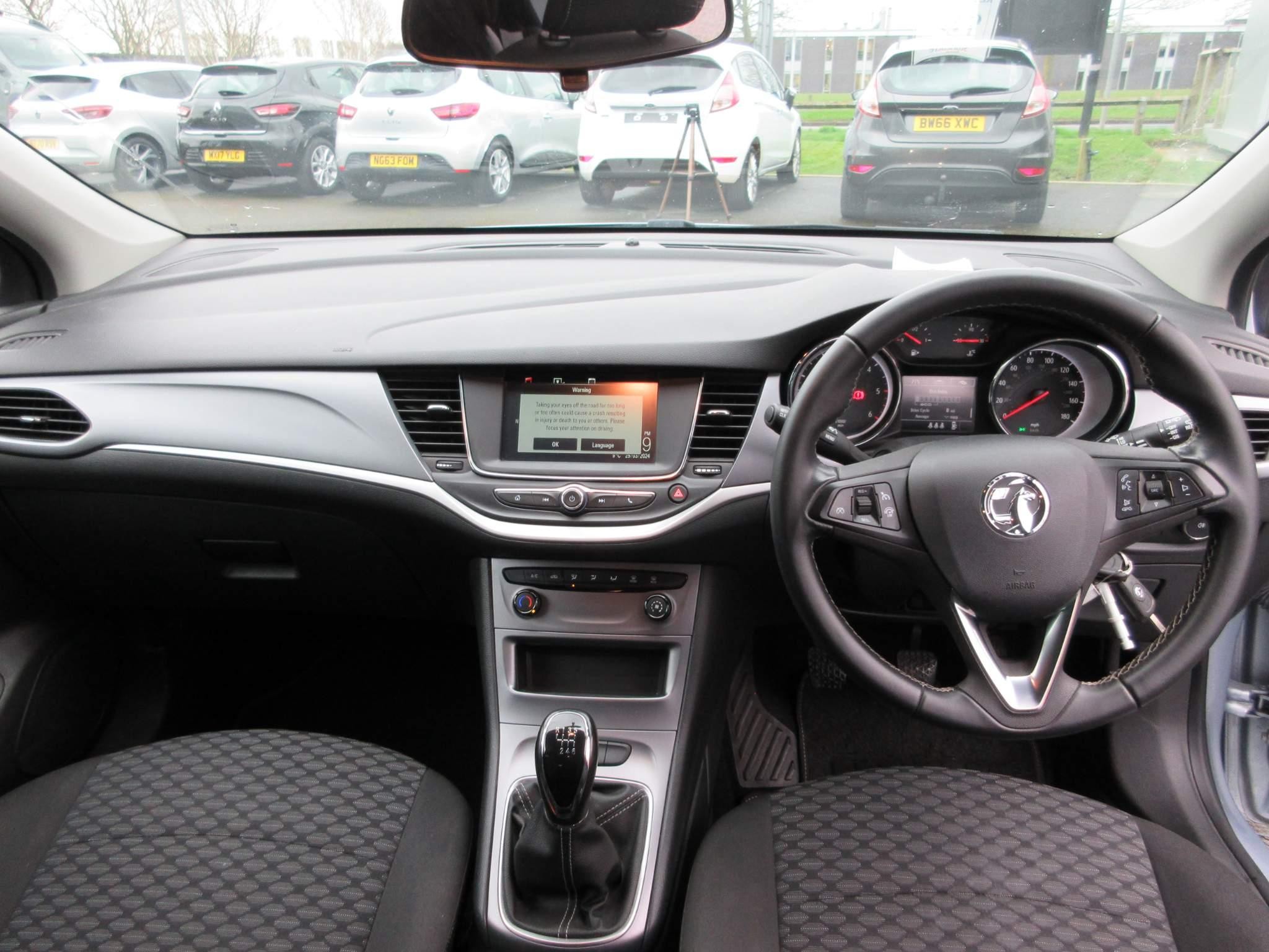 Vauxhall Astra 1.5 Turbo D Business Edition Nav Hatchback 5dr Diesel Manual Euro 6 (s/s) (122 ps) (NV21SVN) image 14