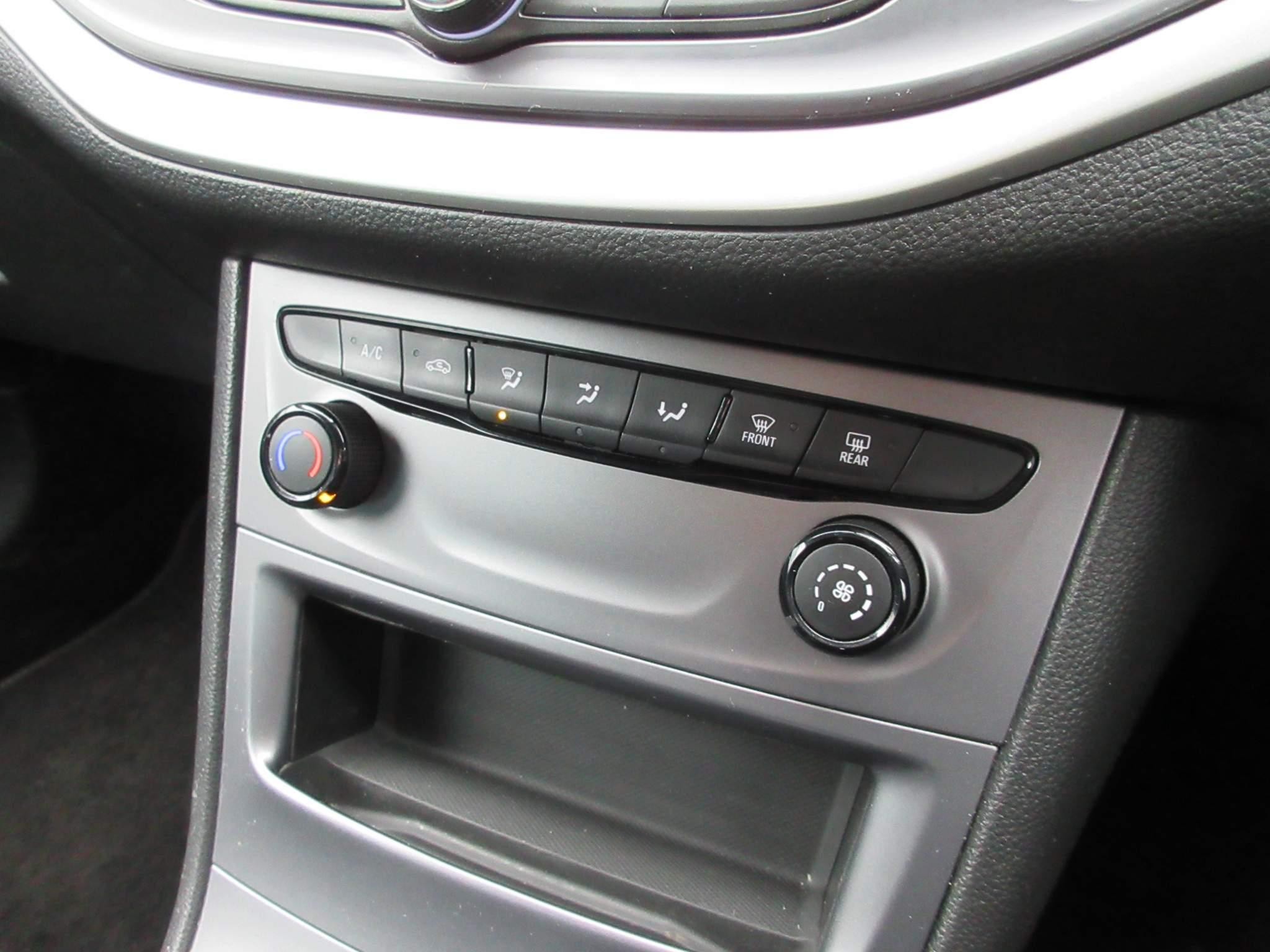 Vauxhall Astra 1.5 Turbo D Business Edition Nav Hatchback 5dr Diesel Manual Euro 6 (s/s) (122 ps) (NV21SVN) image 17