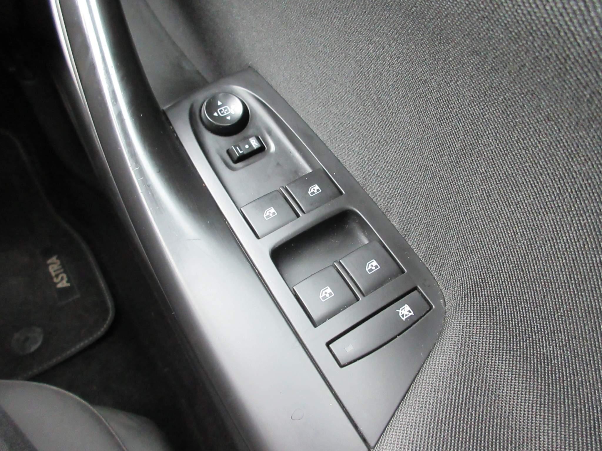 Vauxhall Astra 1.5 Turbo D Business Edition Nav Hatchback 5dr Diesel Manual Euro 6 (s/s) (122 ps) (NV21SVN) image 24