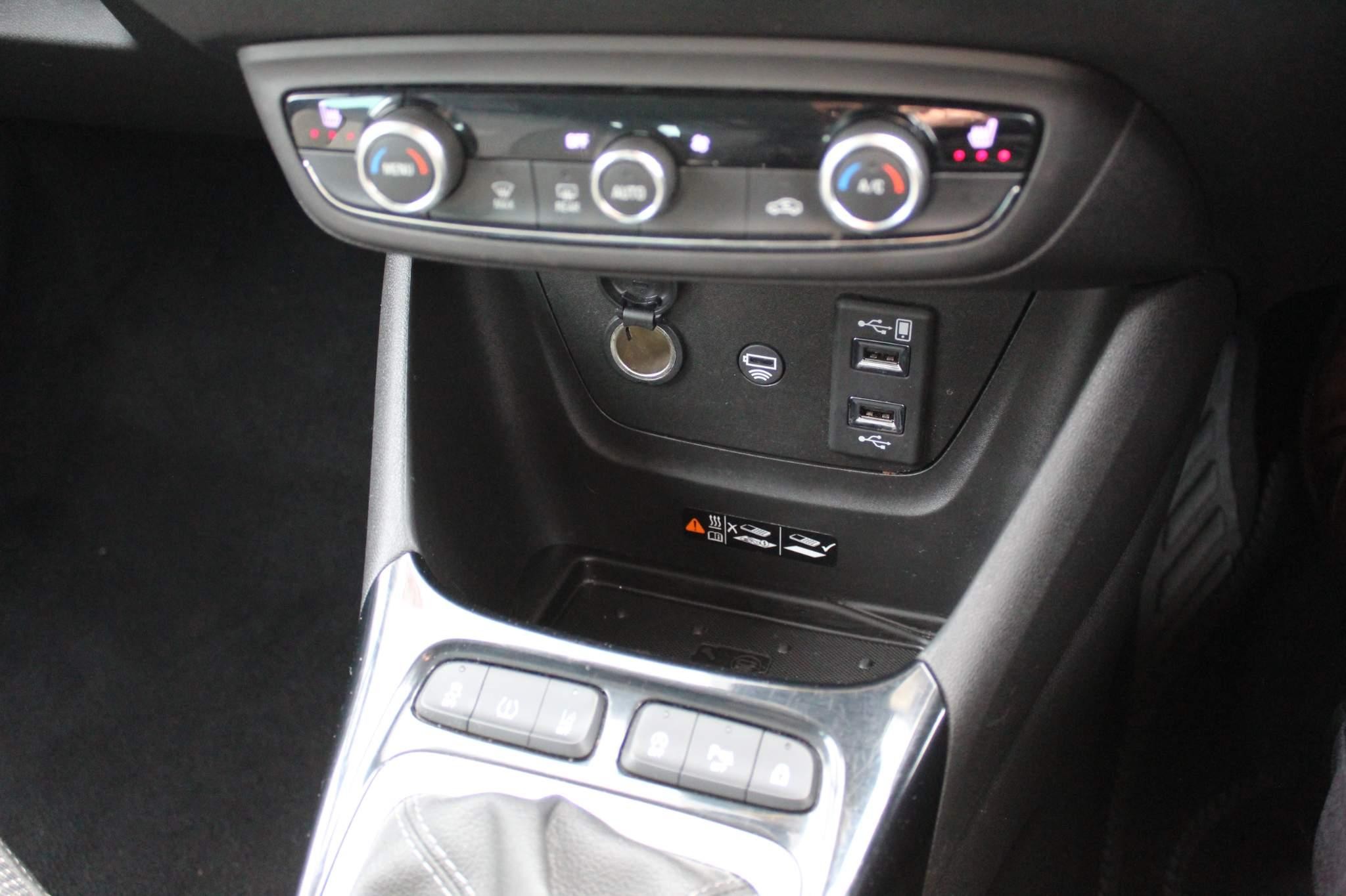 Vauxhall Crossland 1.2 Elite Nav 5dr (VO21OBR) image 17