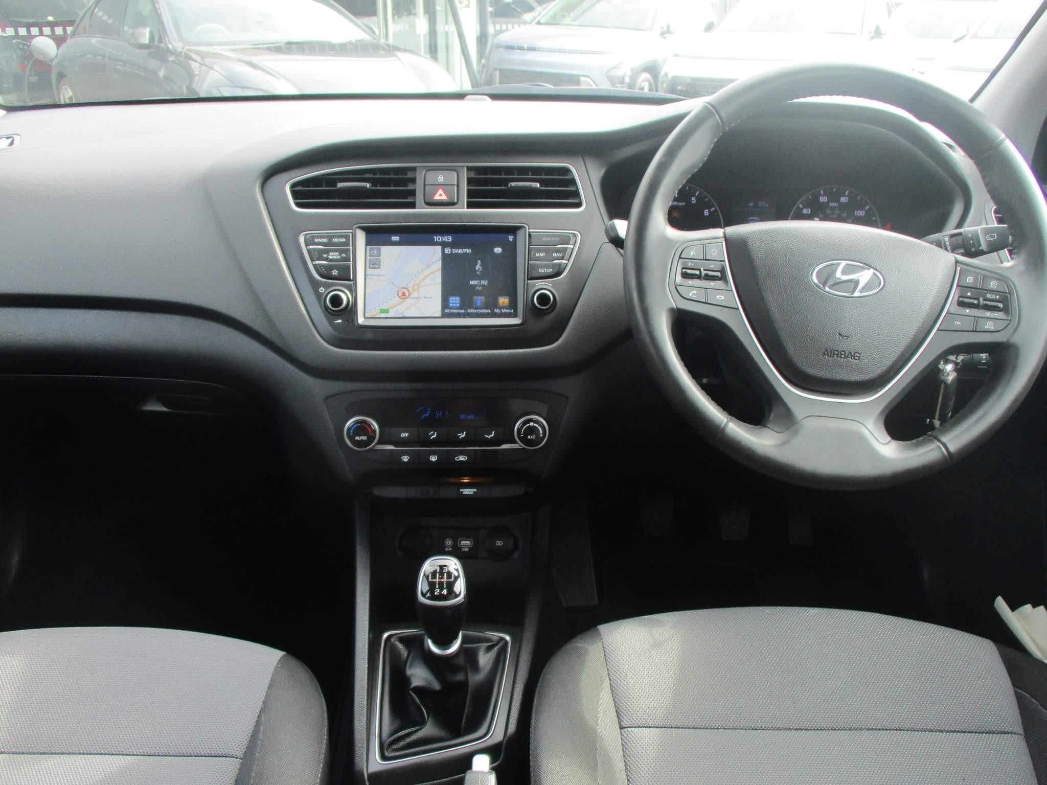 Hyundai i20 1.0 T-GDi GPF Premium Nav Hatchback 5dr Petrol Manual Euro 6 (s/s) (100 ps) (YR20GCX) image 14