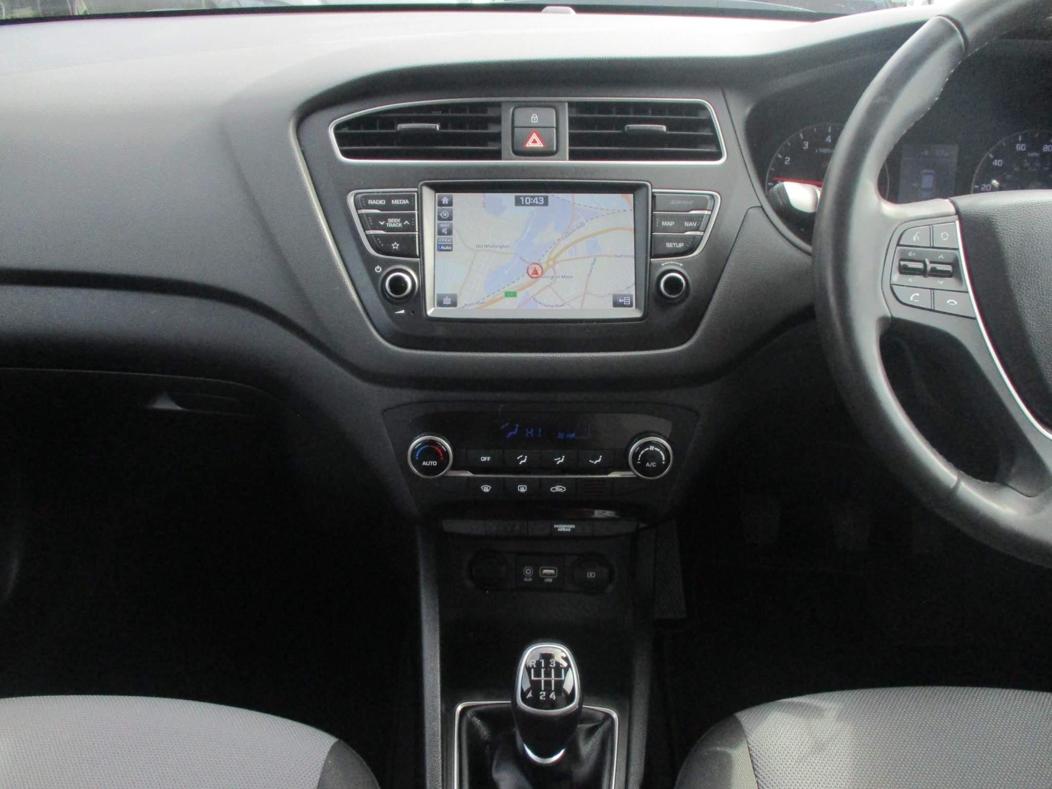 Hyundai i20 1.0 T-GDi GPF Premium Nav Hatchback 5dr Petrol Manual Euro 6 (s/s) (100 ps) (YR20GCX) image 15