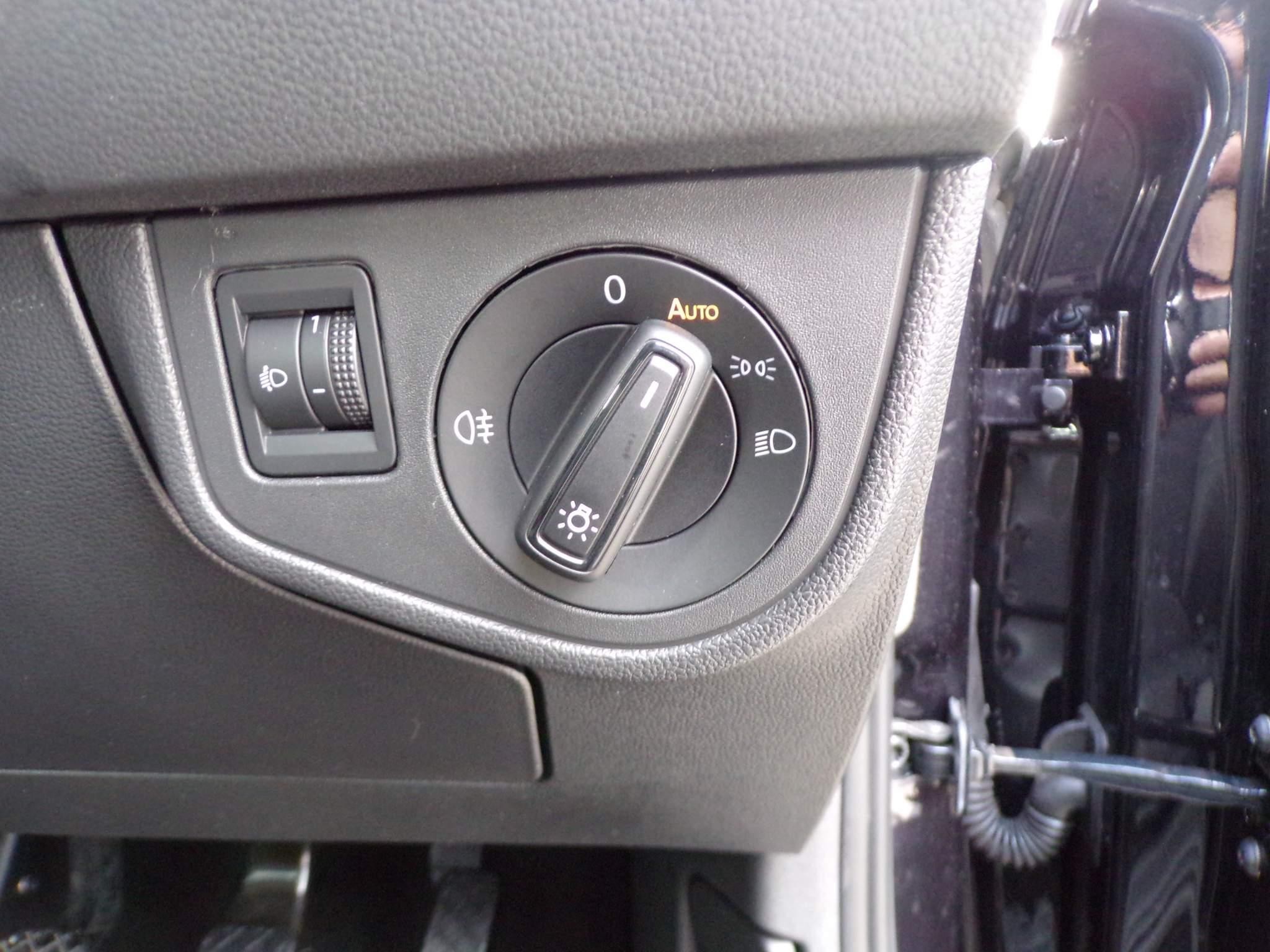Volkswagen Polo 1.0 TSI Life Hatchback 5dr Petrol Manual Euro 6 (s/s) (95 ps) (YP71FEK) image 22