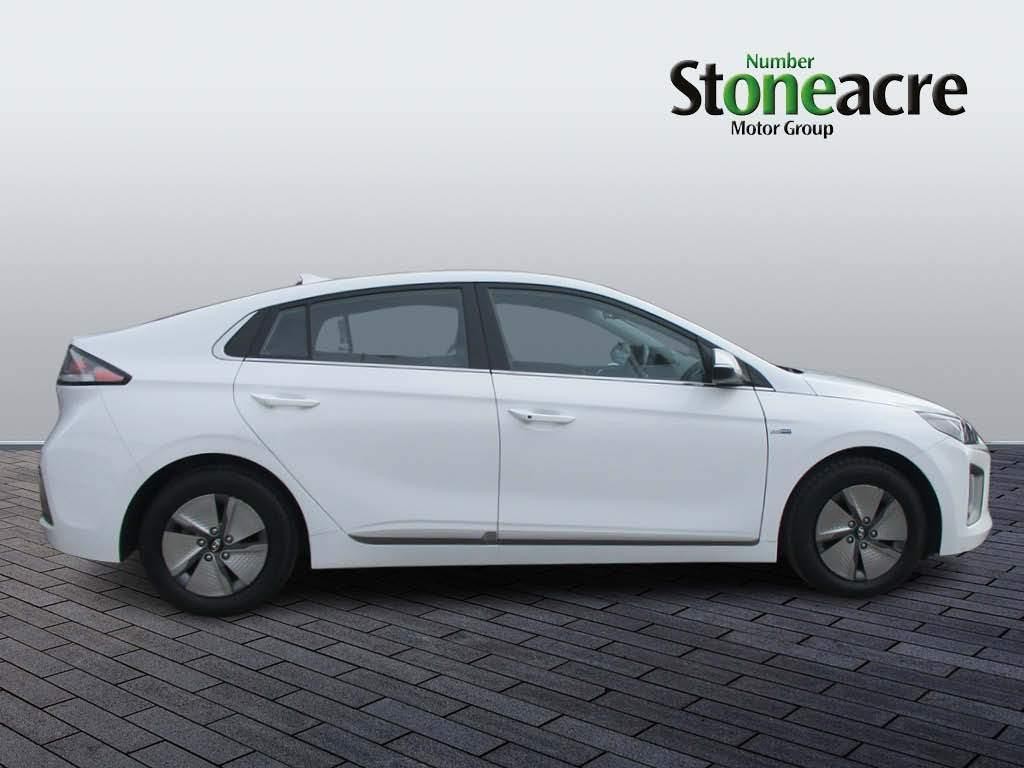 Hyundai IONIQ 1.6 h-GDi Premium Hatchback 5dr Petrol Hybrid DCT Euro 6 (s/s) (141 ps) (EF70YWD) image 1