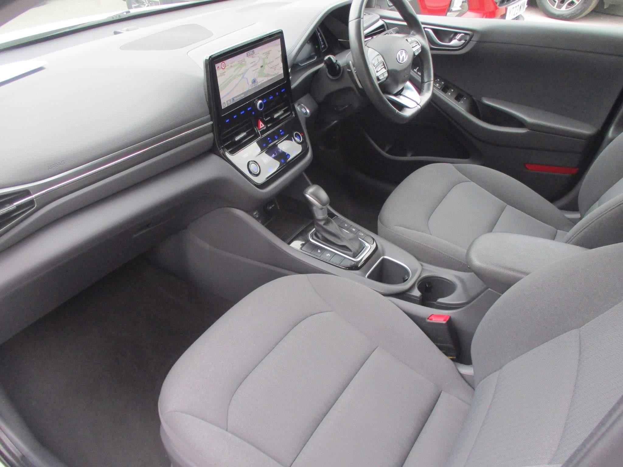 Hyundai IONIQ 1.6 h-GDi Premium Hatchback 5dr Petrol Hybrid DCT Euro 6 (s/s) (141 ps) (EF70YWD) image 12