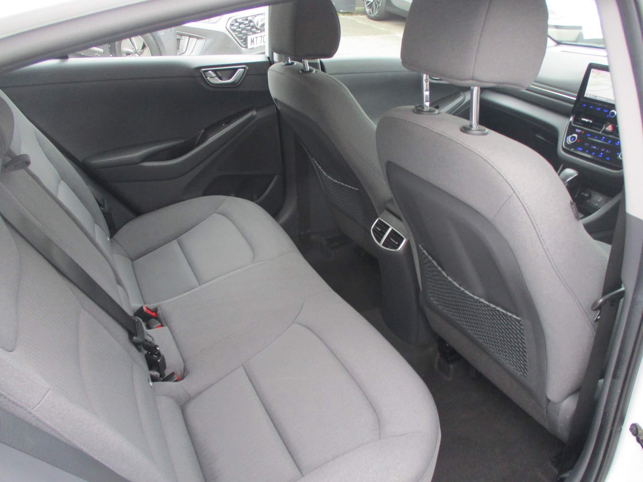 Hyundai IONIQ 1.6 h-GDi Premium Hatchback 5dr Petrol Hybrid DCT Euro 6 (s/s) (141 ps) (EF70YWD) image 14