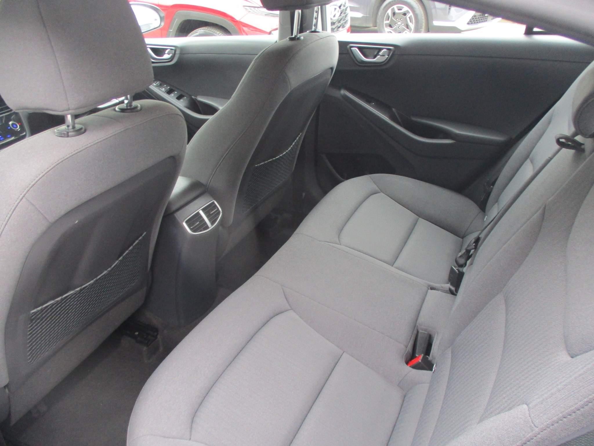 Hyundai IONIQ 1.6 h-GDi Premium Hatchback 5dr Petrol Hybrid DCT Euro 6 (s/s) (141 ps) (EF70YWD) image 15