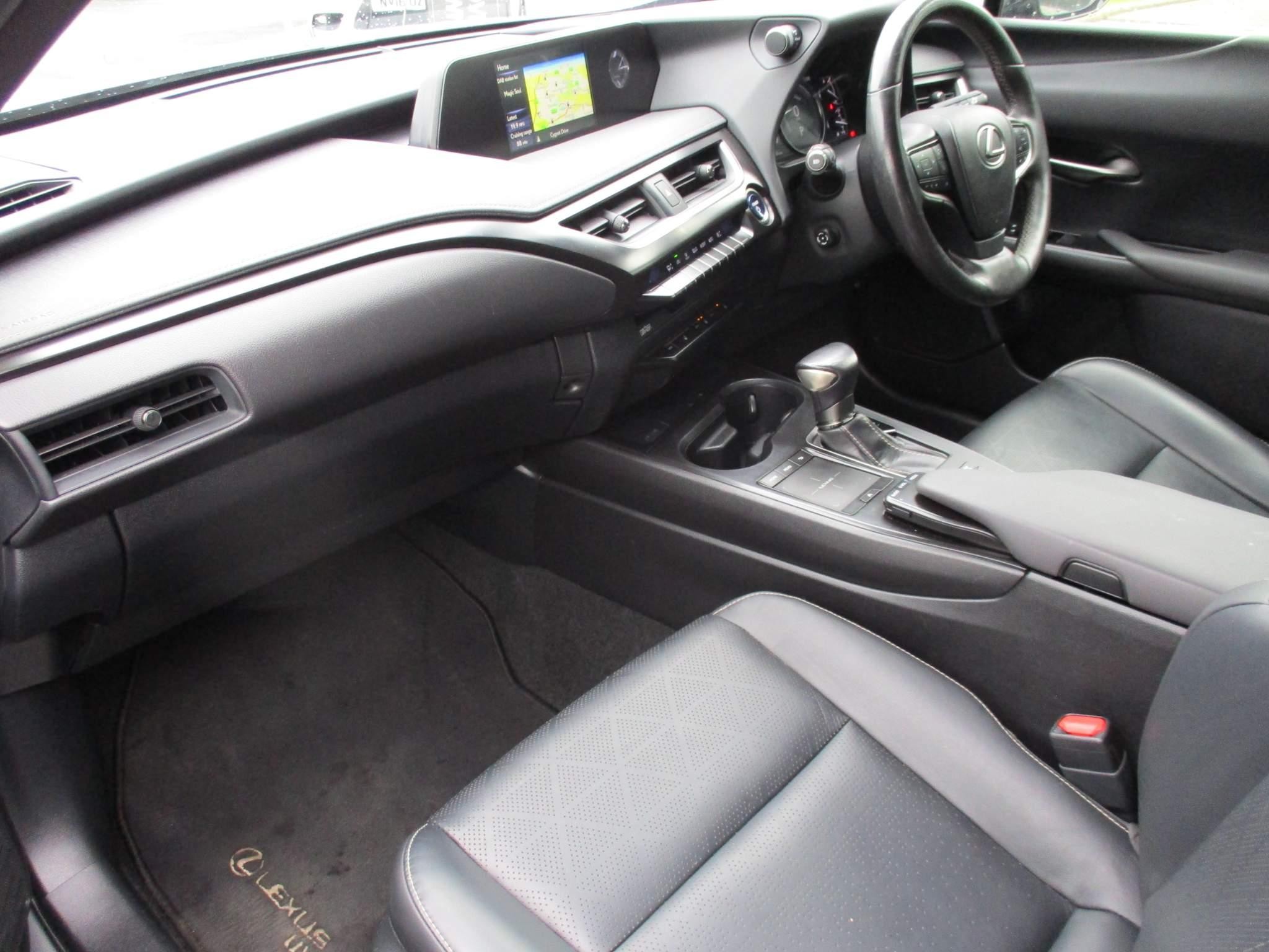 Lexus UX 250h 250h 2.0 5dr Premium Pack/Tech/Safety/Nav (PN69UHX) image 12