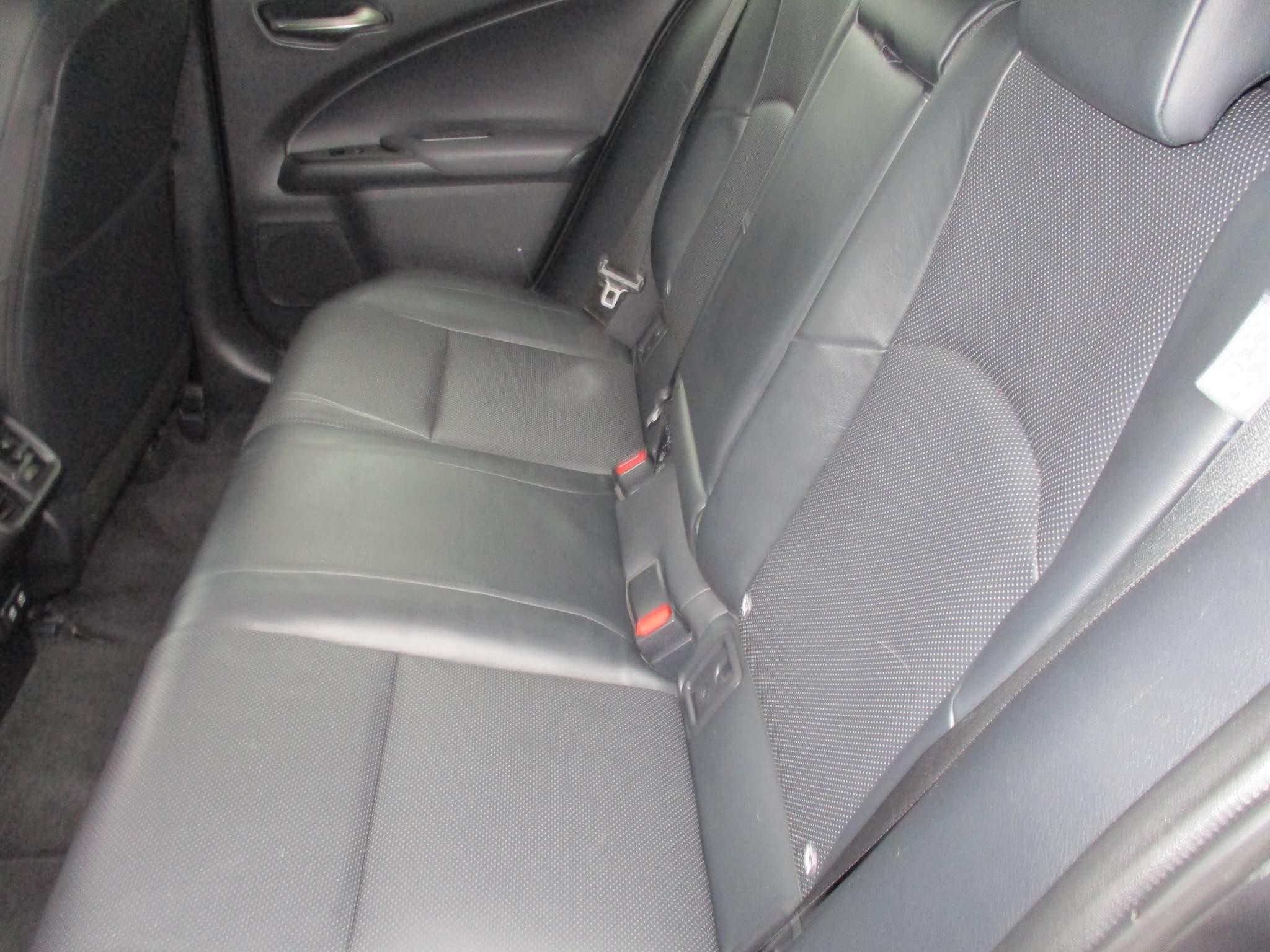 Lexus UX 250h 250h 2.0 5dr Premium Pack/Tech/Safety/Nav (PN69UHX) image 17