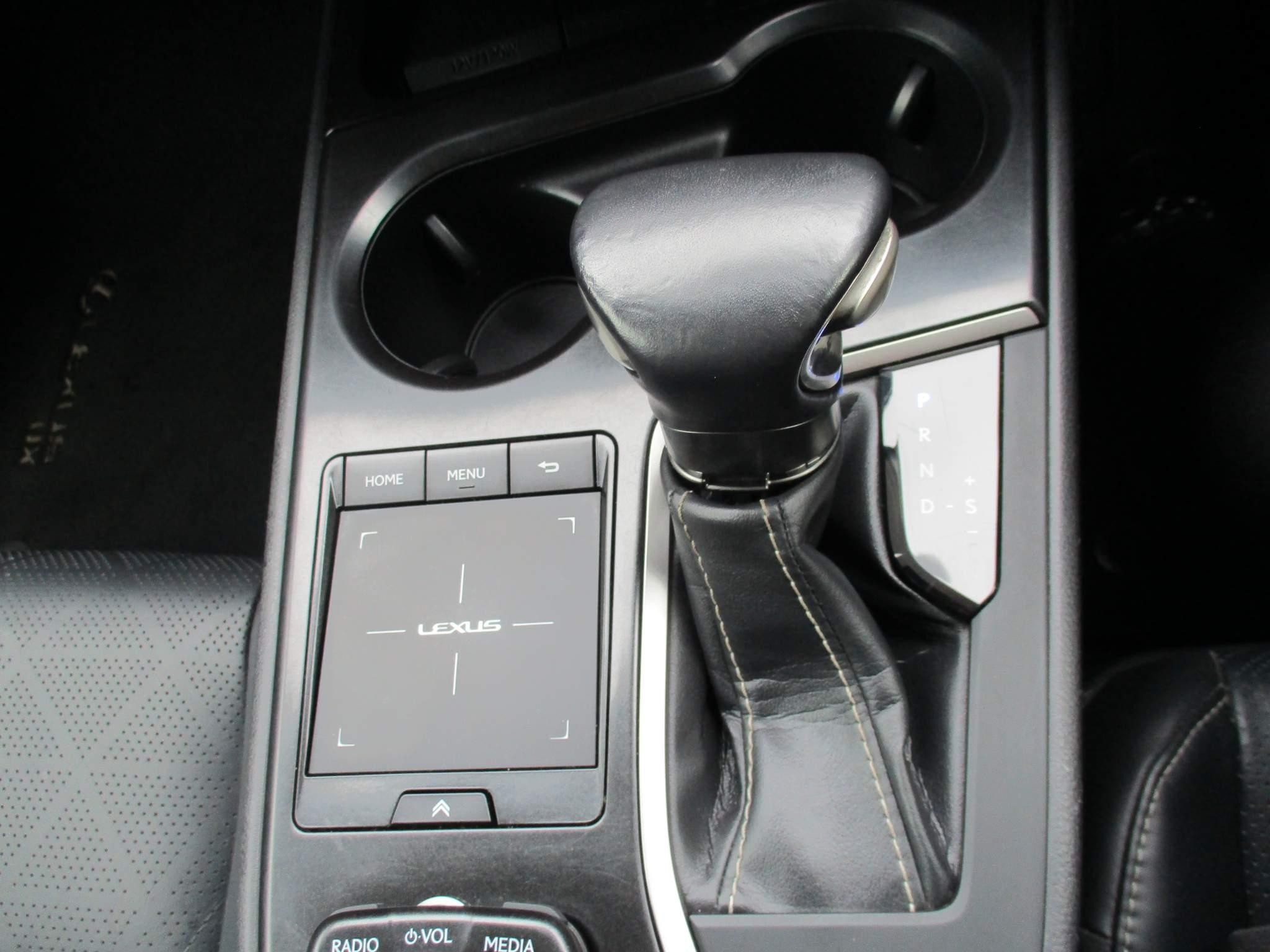 Lexus UX 250h 250h 2.0 5dr Premium Pack/Tech/Safety/Nav (PN69UHX) image 28