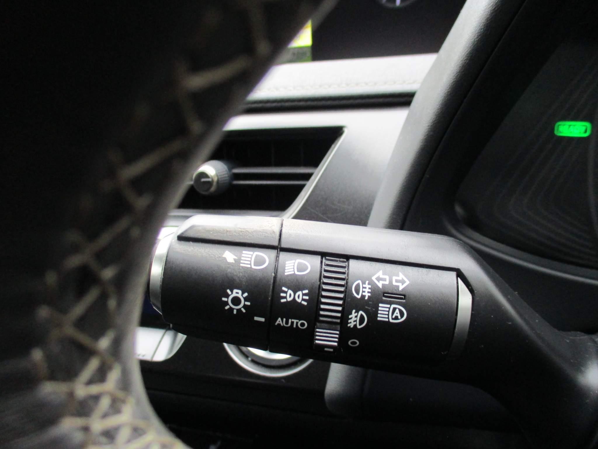 Lexus UX 250h 250h 2.0 5dr Premium Pack/Tech/Safety/Nav (PN69UHX) image 30