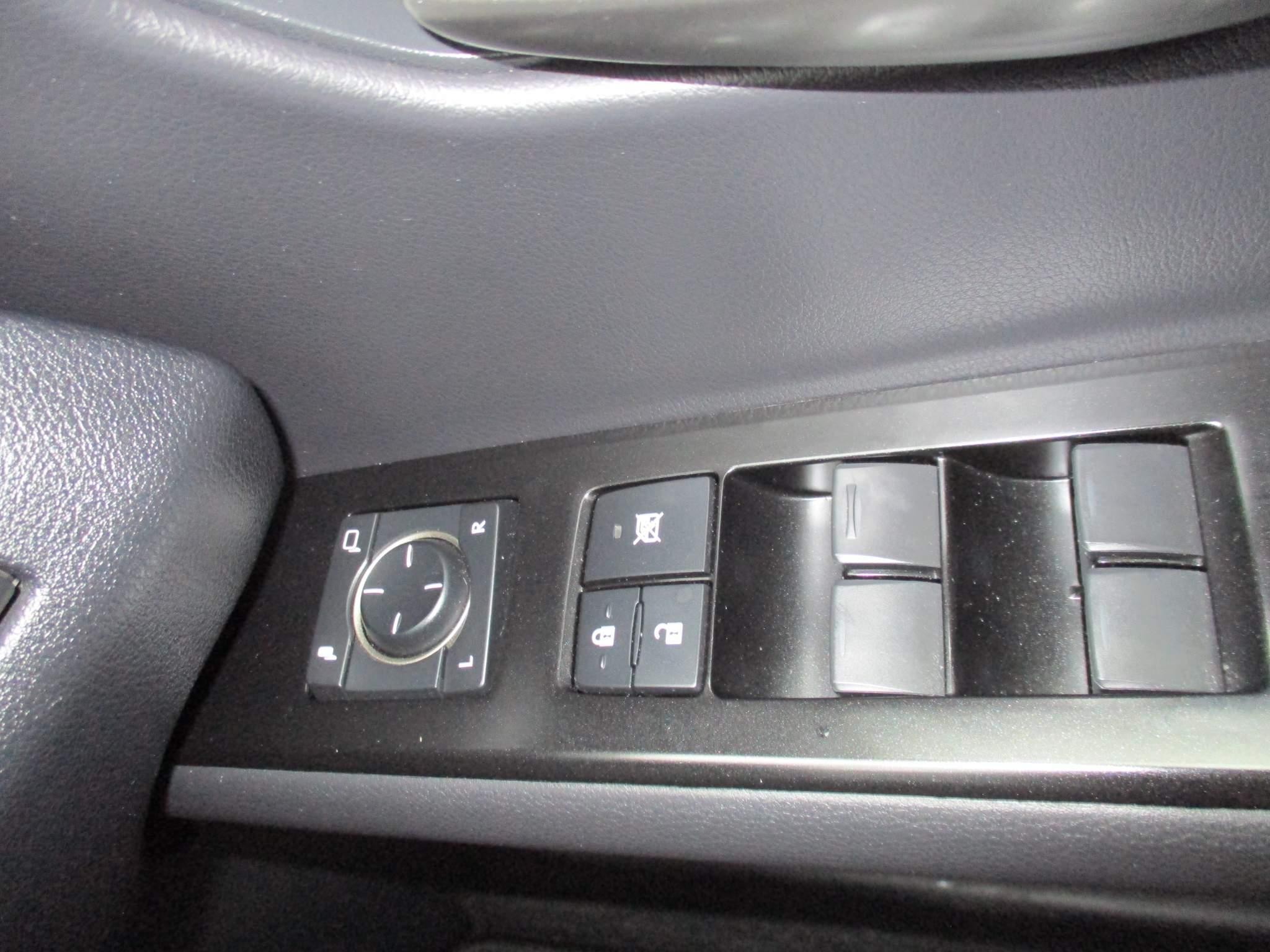 Lexus UX 250h 250h 2.0 5dr Premium Pack/Tech/Safety/Nav (PN69UHX) image 35