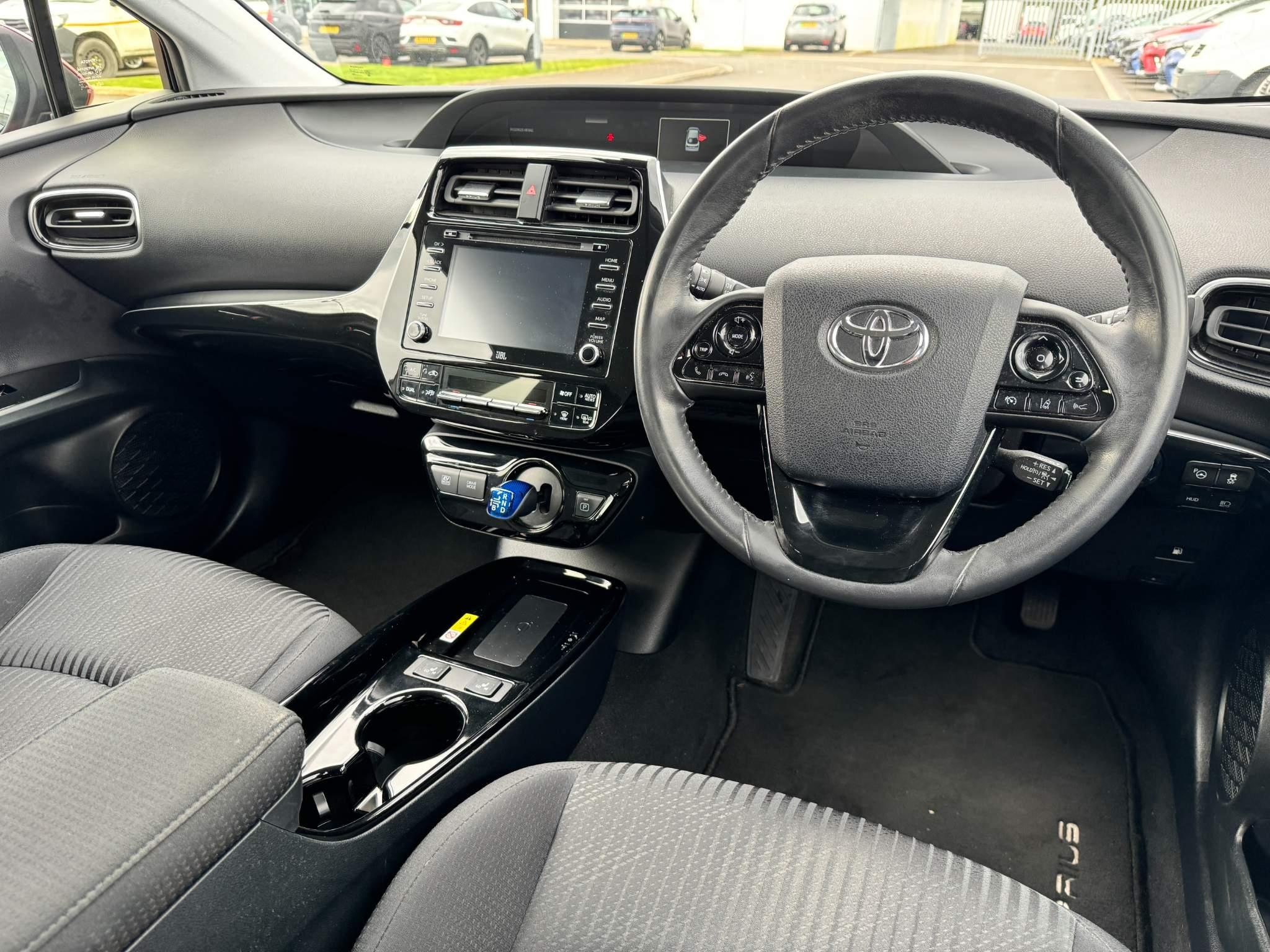 Toyota Prius 1.8 VVT-h GPF Business Edition Plus Hatchback 5dr Petrol Hybrid CVT Euro 6 (s/s) (15in Alloy) (122 ps) (YM70DVU) image 15